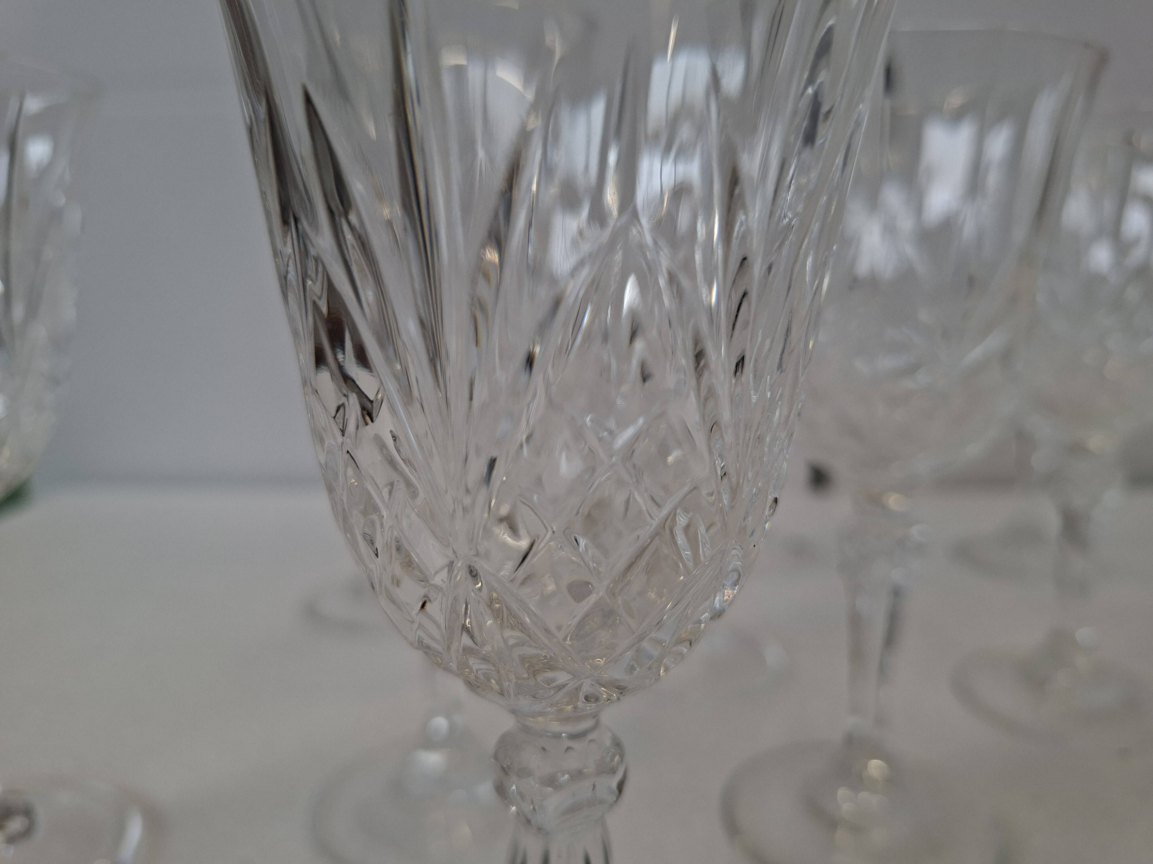 Ensemble de 20 verres en cristal taillé à la main (1985)