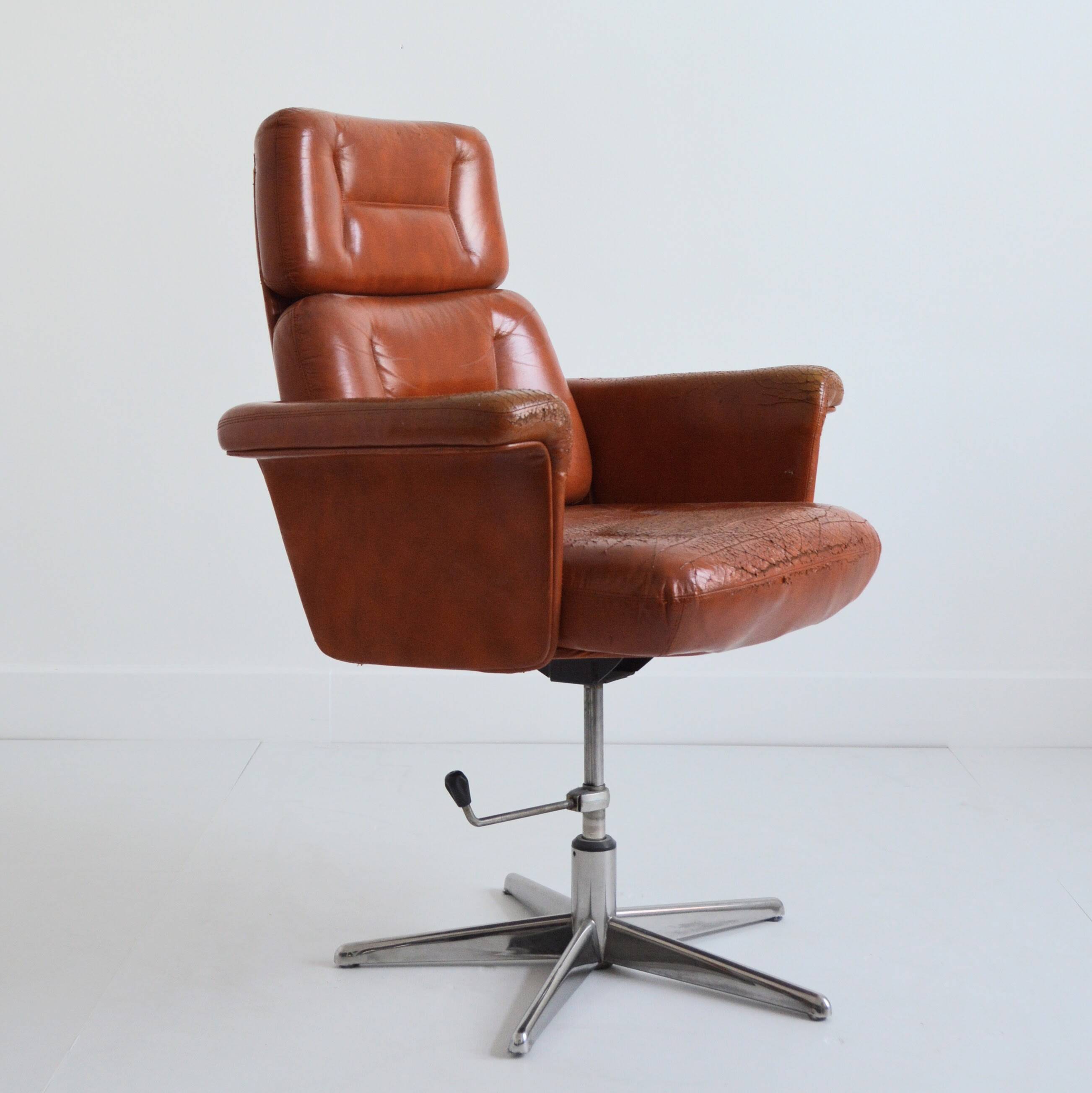 Swivel chair / height adjustable 1960 vintage