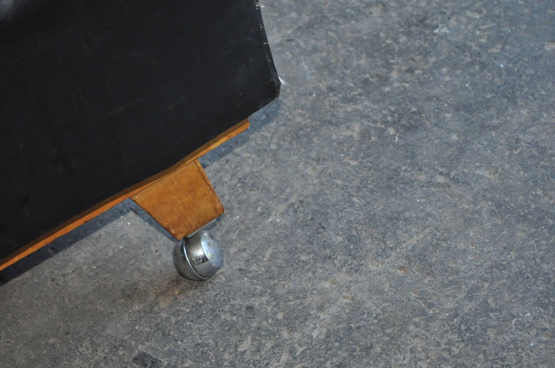 Pair of black Mid-Century armchairs in faux leather - 1960s, Hungarian armchairs (set of 2)