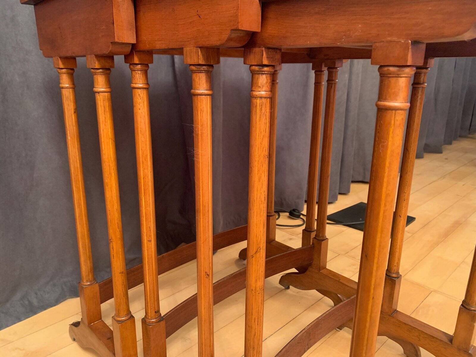 Tables édouardiennes du 20e siècle, années 1890, ensemble de 3