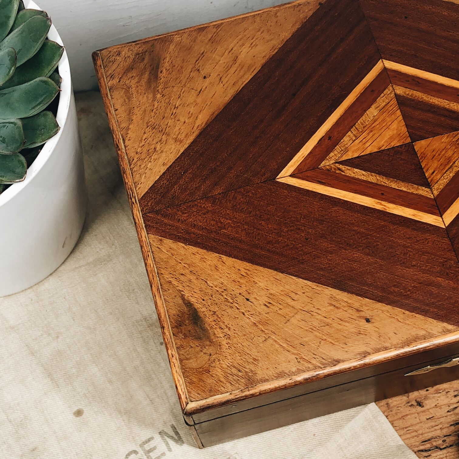 Coffret à bijoux en marqueterie