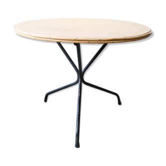 Adorable rattan coffee table and metal base, Scandinavian