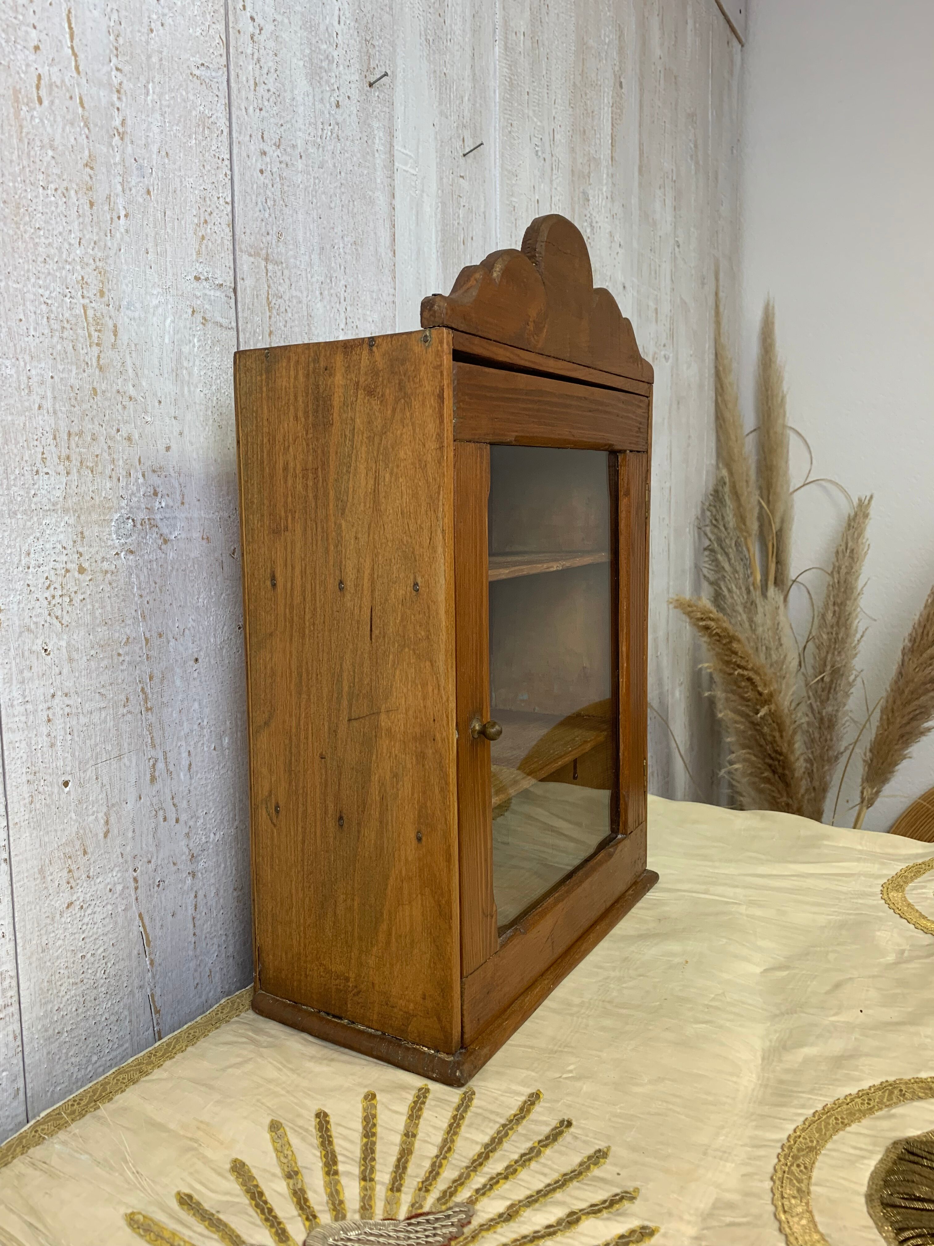 Vintage showcase