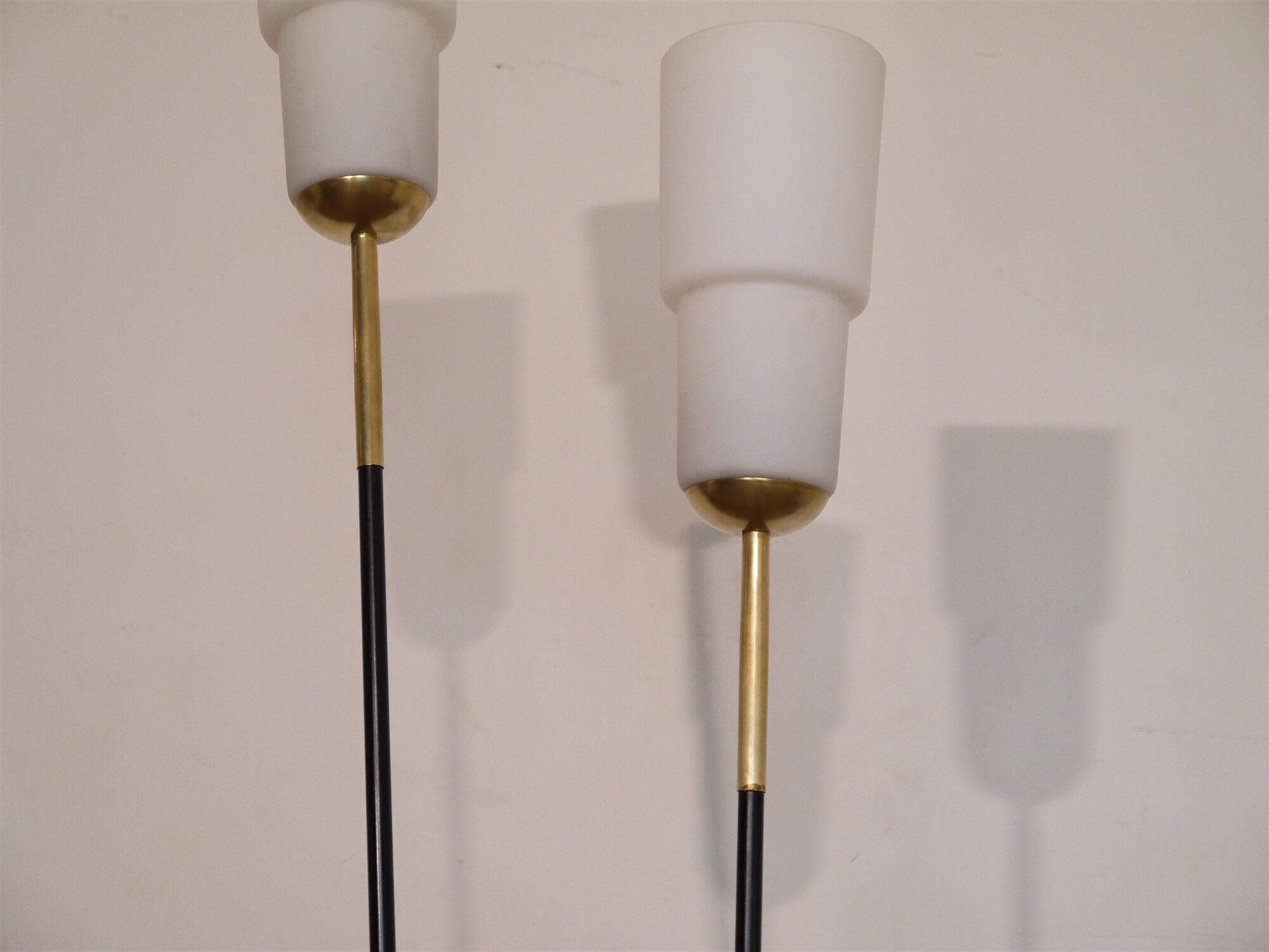 Floor lamp 1950 in brass metal and opaline