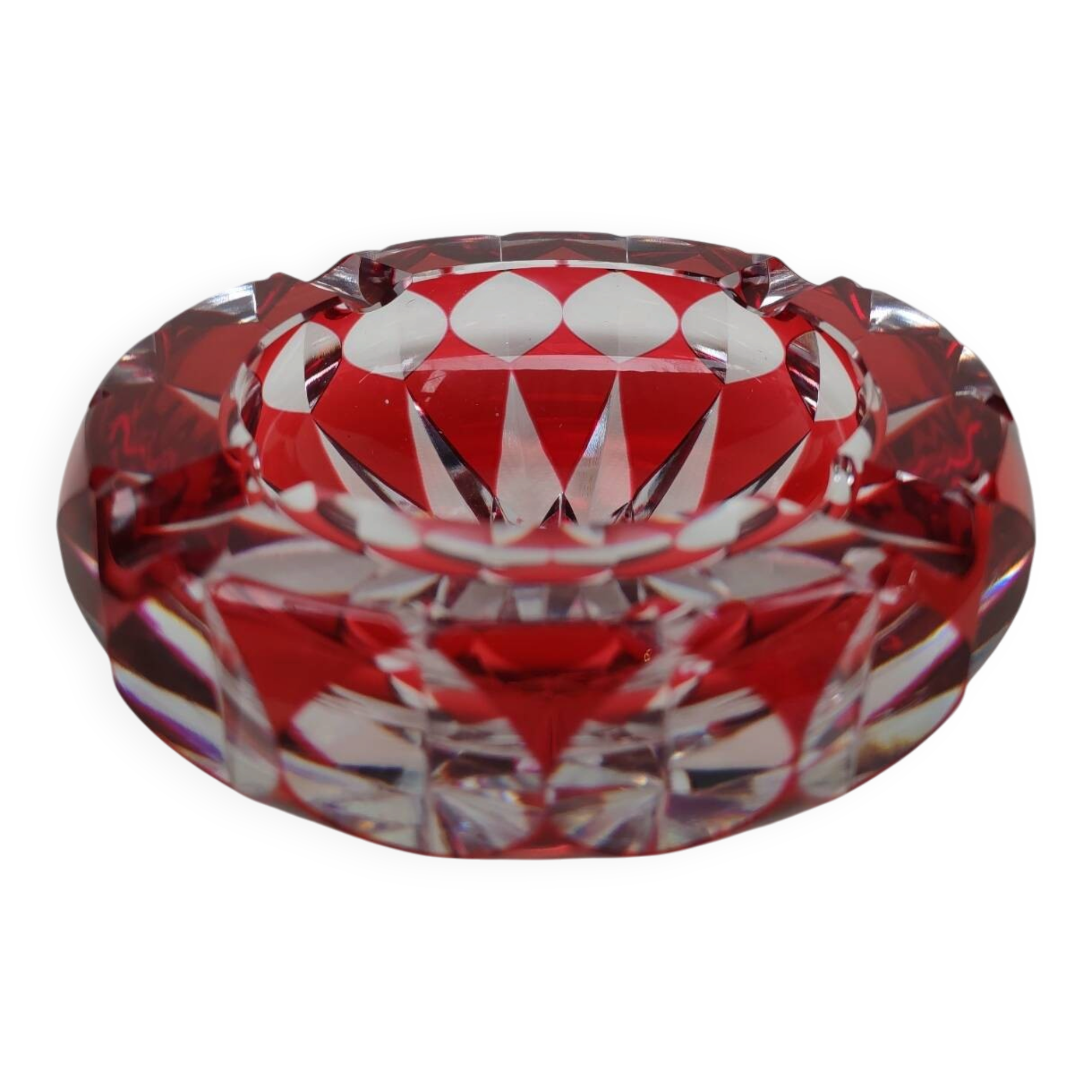Magnificent crystal ashtray from Lorraine, ruby colour.
