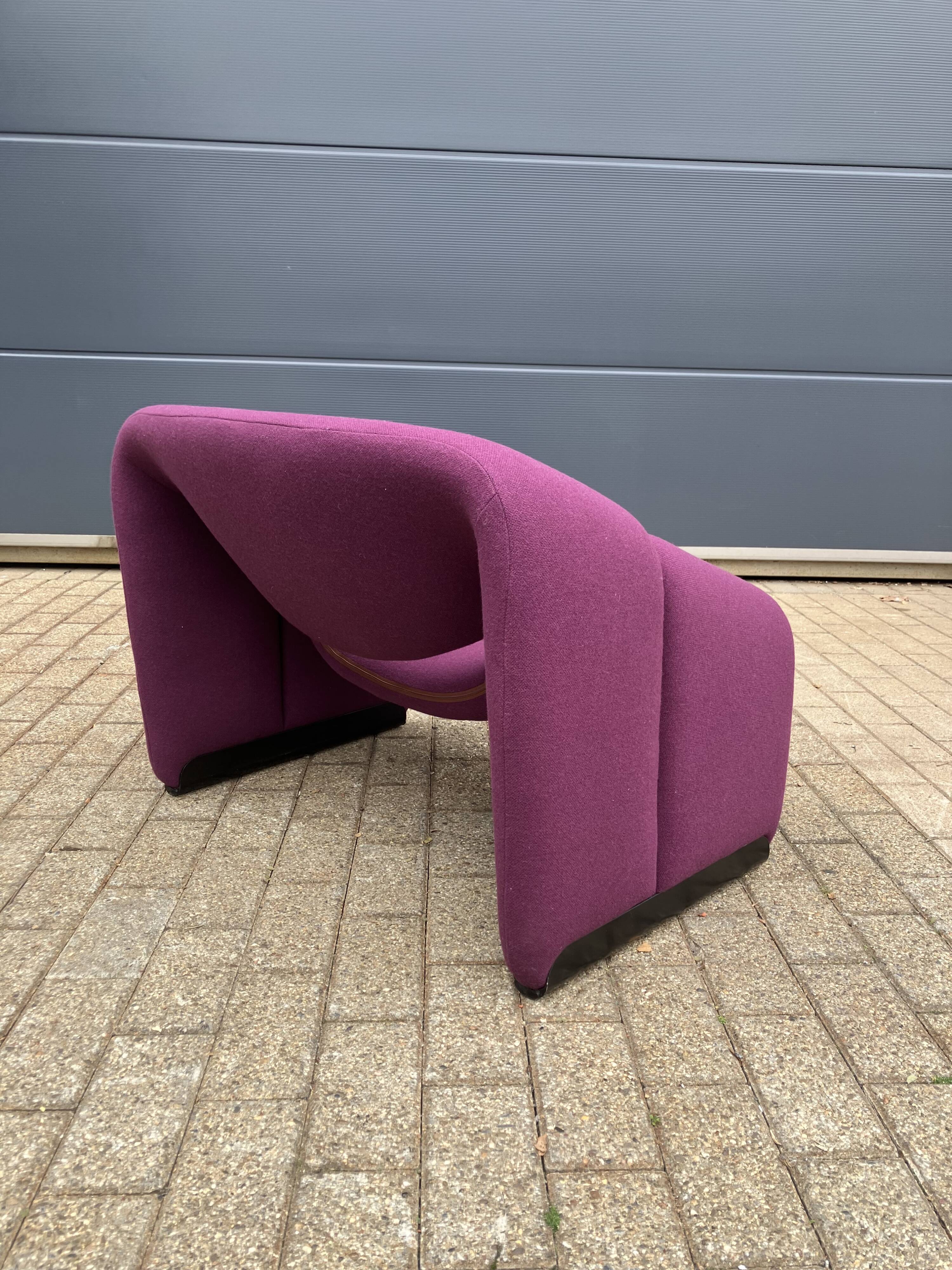 2x Artifort Groovy F598 by Pierre Paulin, Violet, original