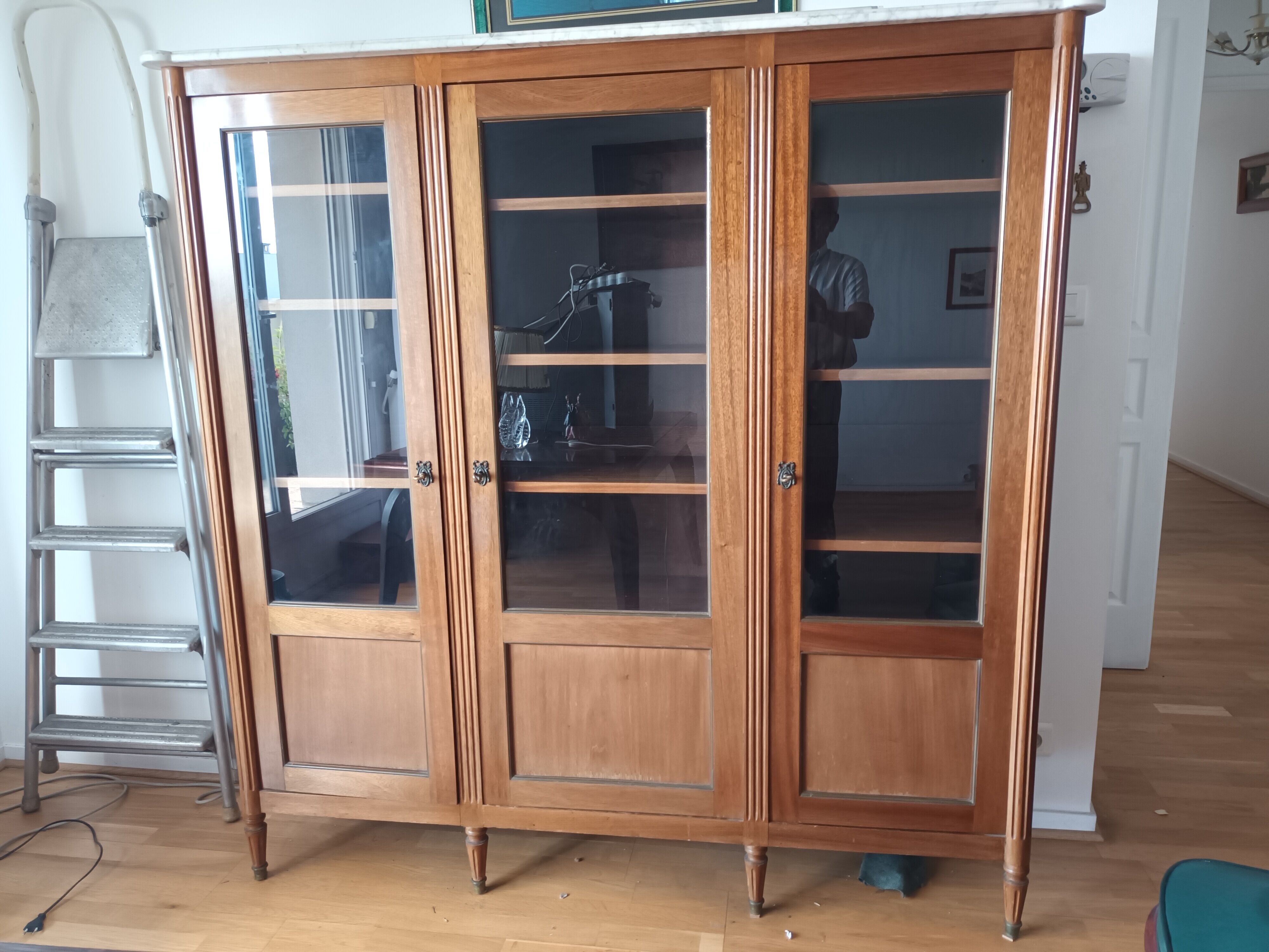 Louis XVI showcase cabinet 3 doors