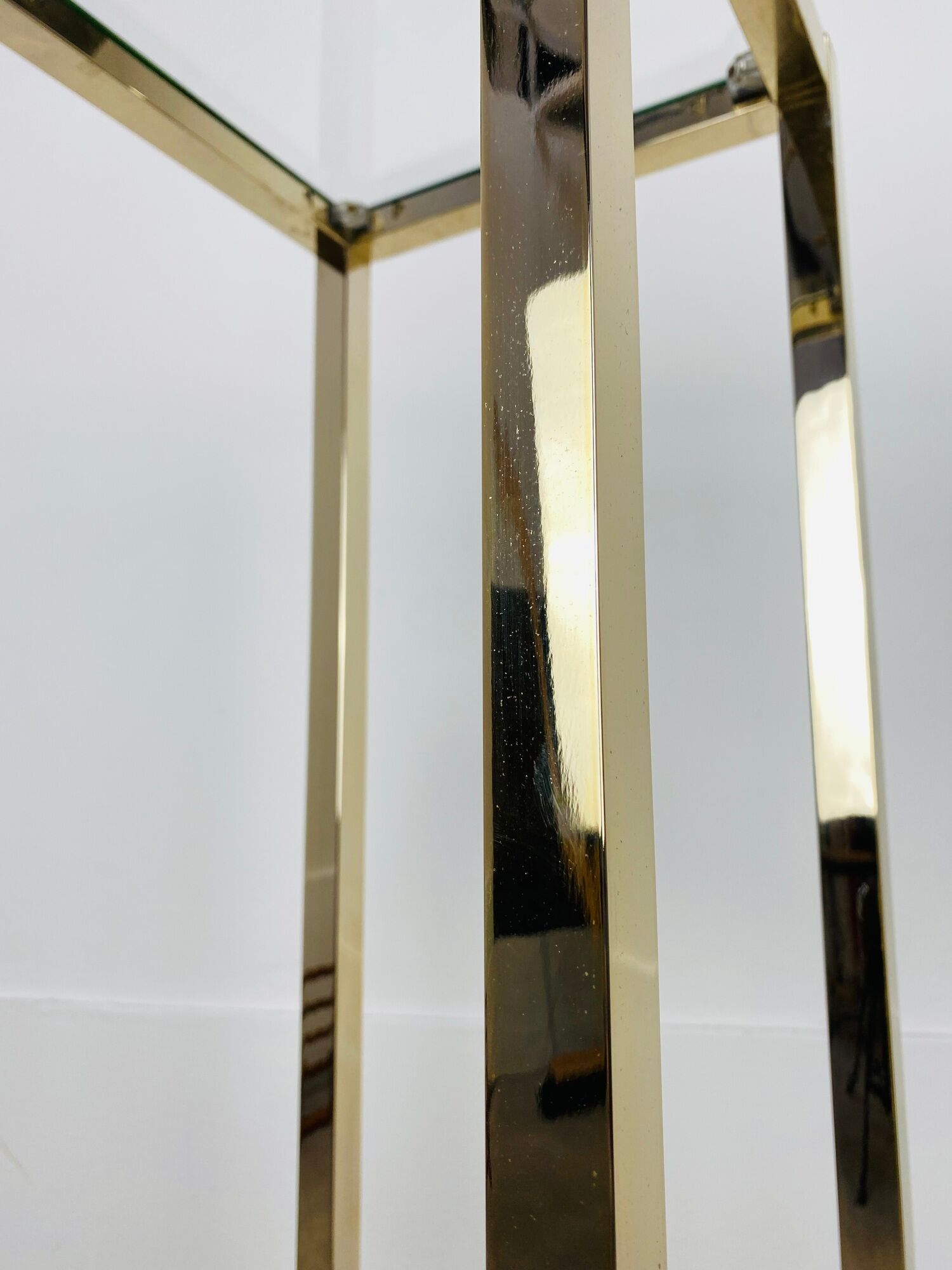 Gilded metal fifth wheel column and Hollywood Regency style glass 70s