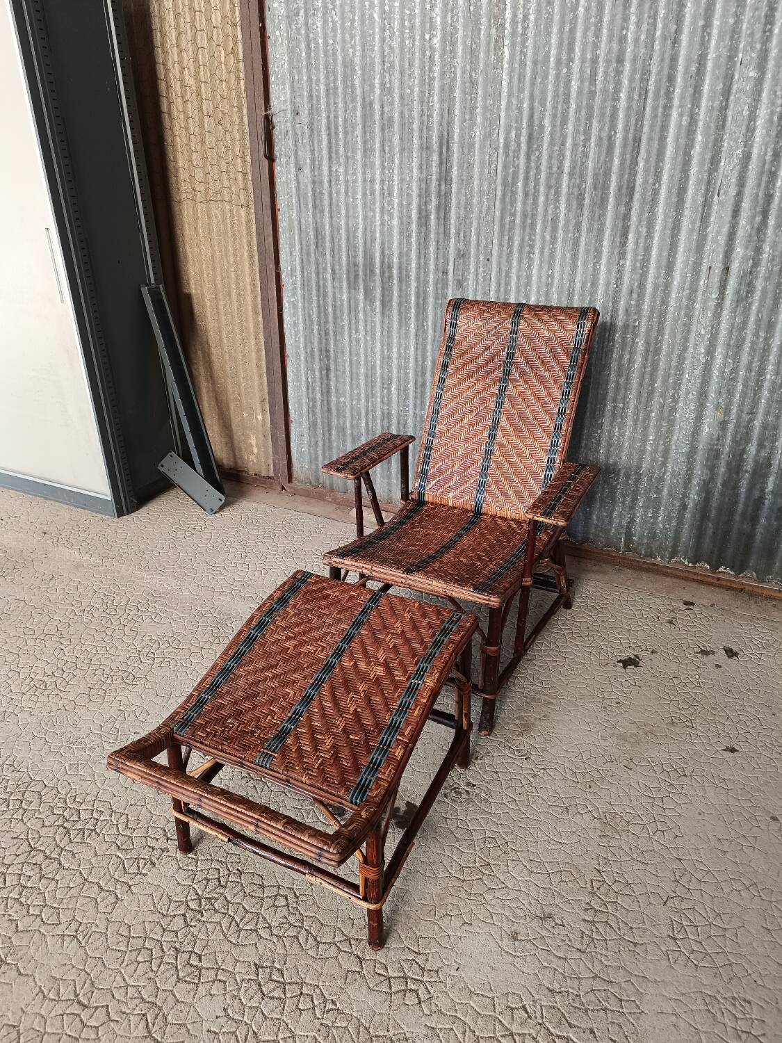 Chaise longue - vintage rattan wicker deckchair
