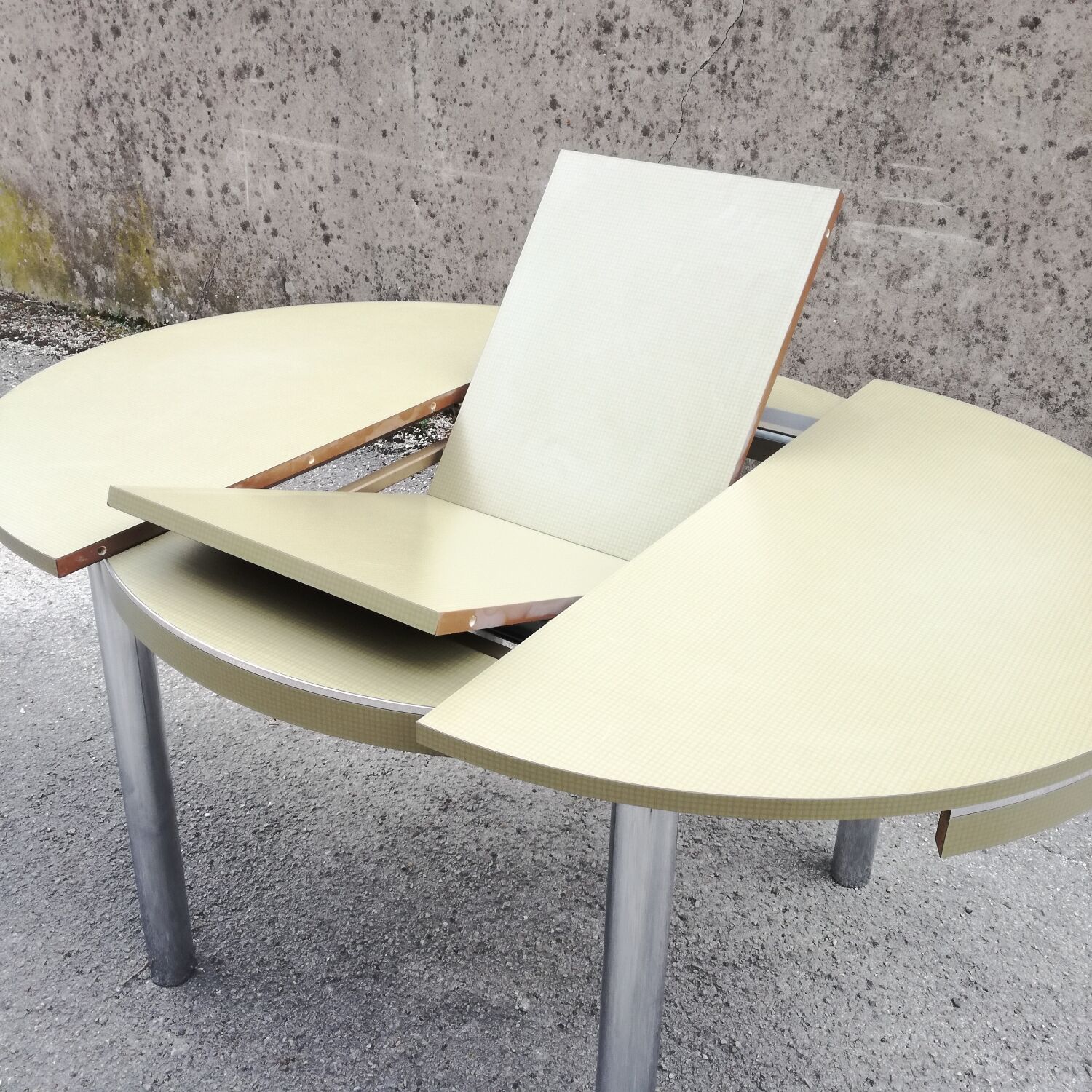Extendable round table, gingham tile patterns late 1970 - Ø100