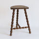 Tabouret tripode aux pieds tournés