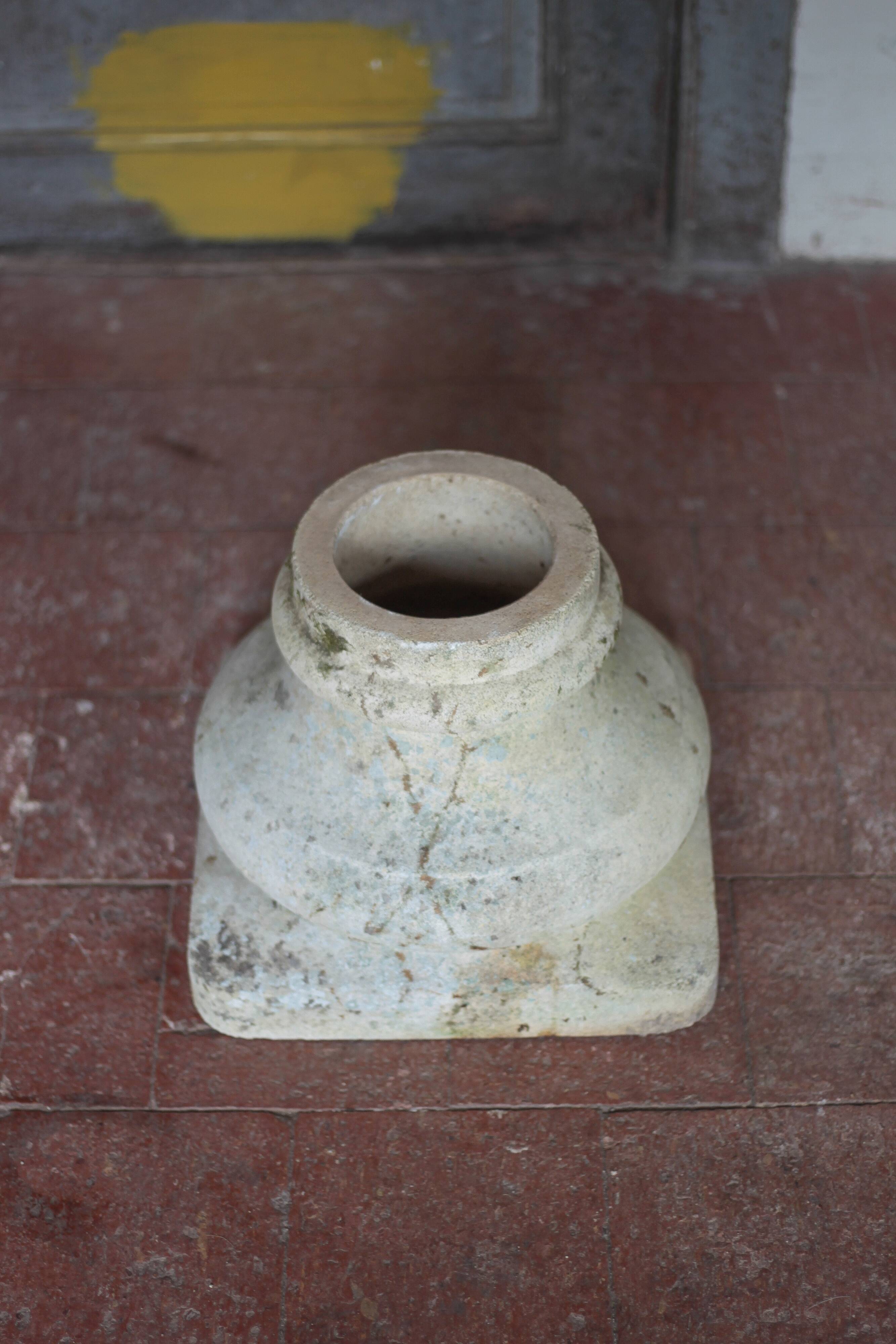 Grandon Fres planter, plant pot, outdoor pot, stone pot