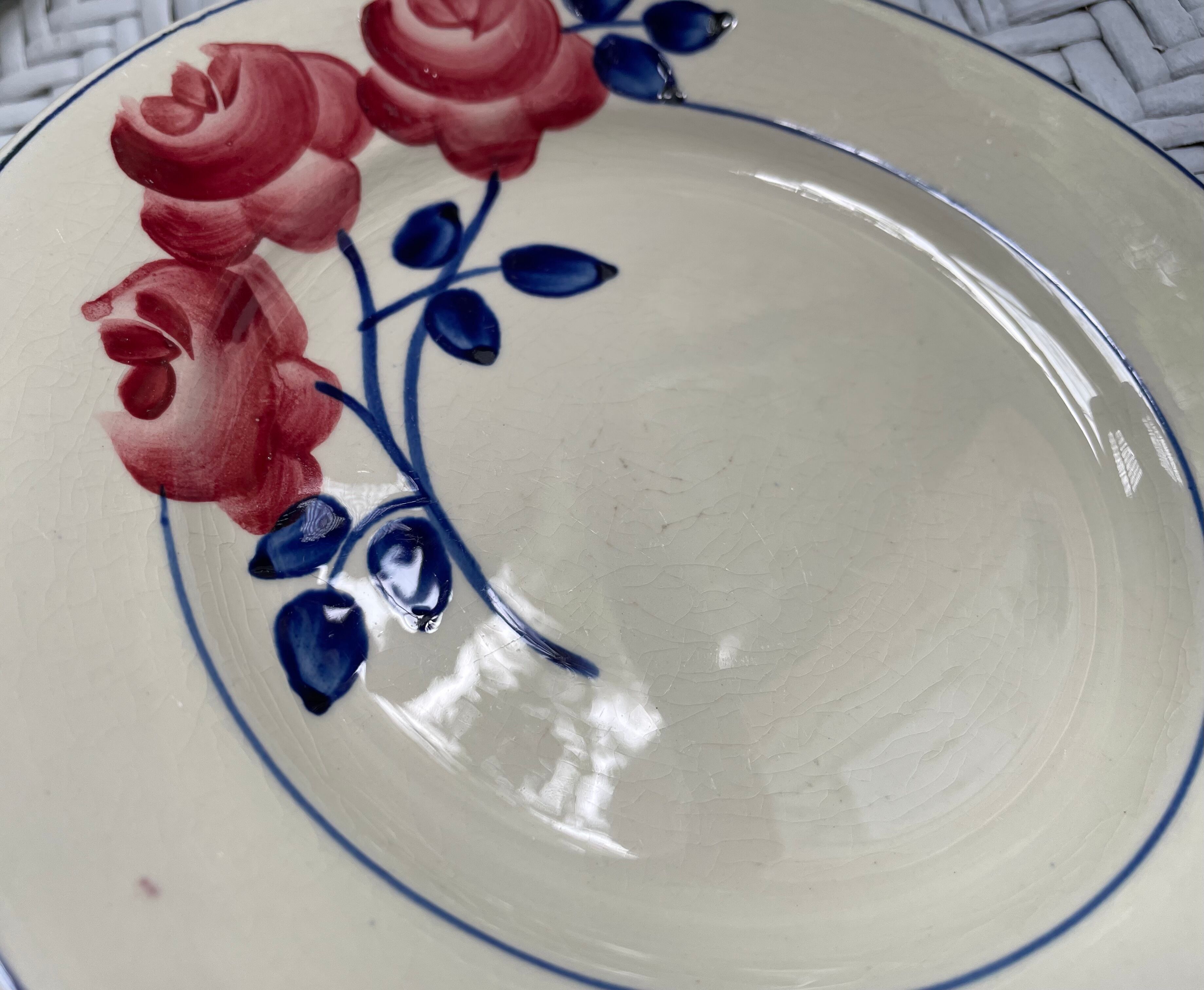 Dessert plates decorated with HBCM roses