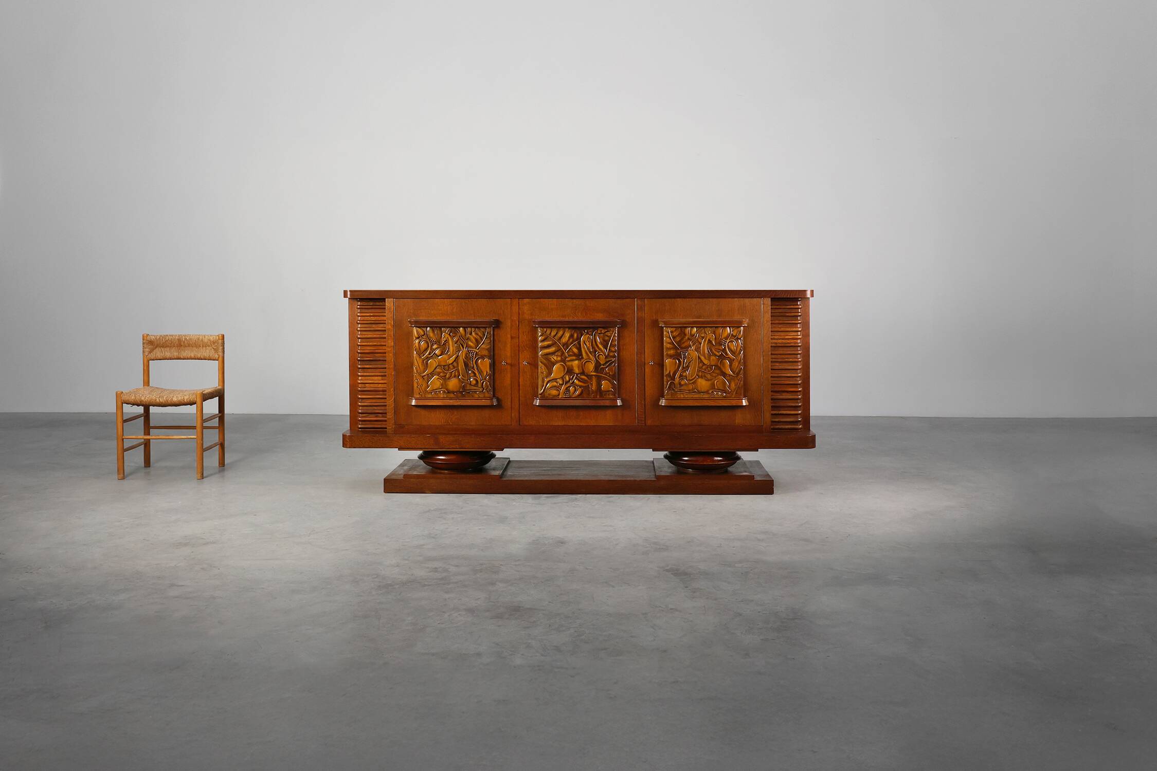 Buffet en chêne français Art Déco de Jacques Klein, 1925