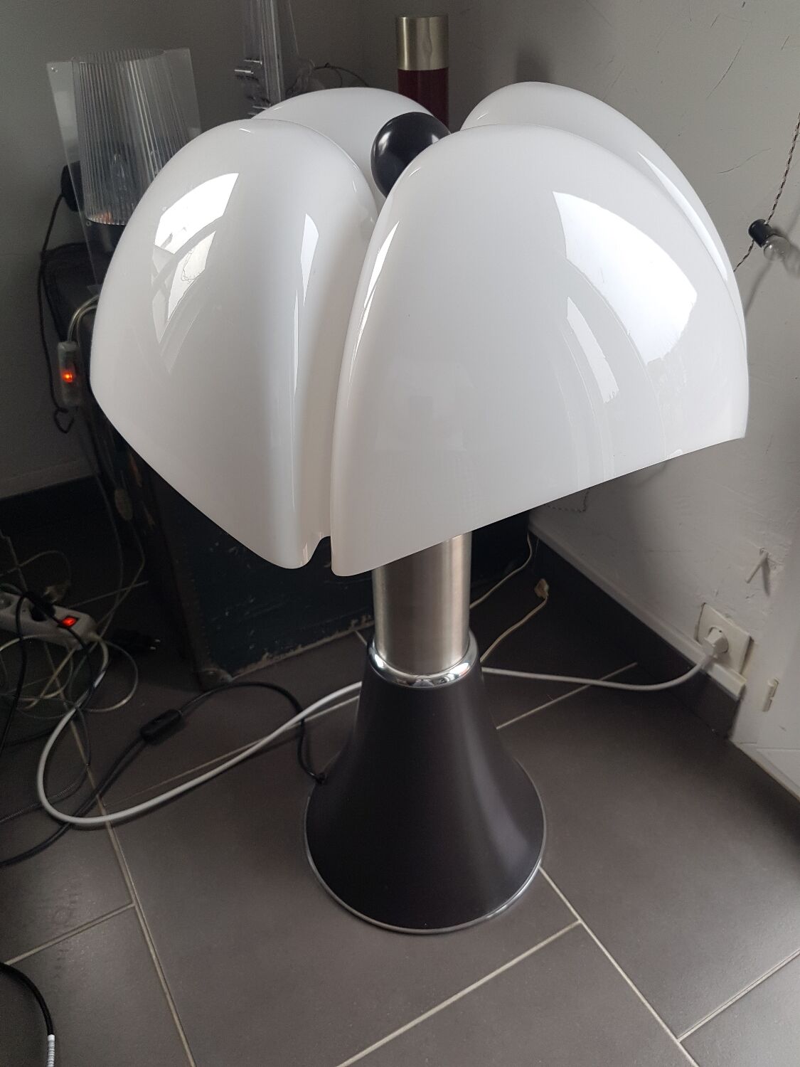 Lampe Pipistrello de Gae Aulenti pour la maison martinelli luce