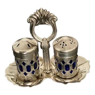 Duo salt shaker and pepper shaker 30s on display