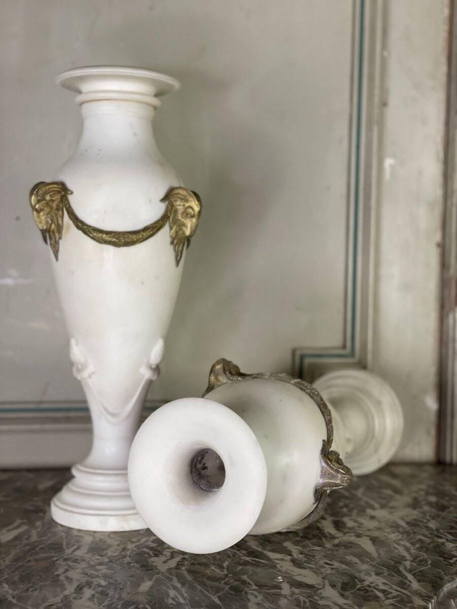 Pair of vases in white statuary marble, gilt bronze, circa 1900