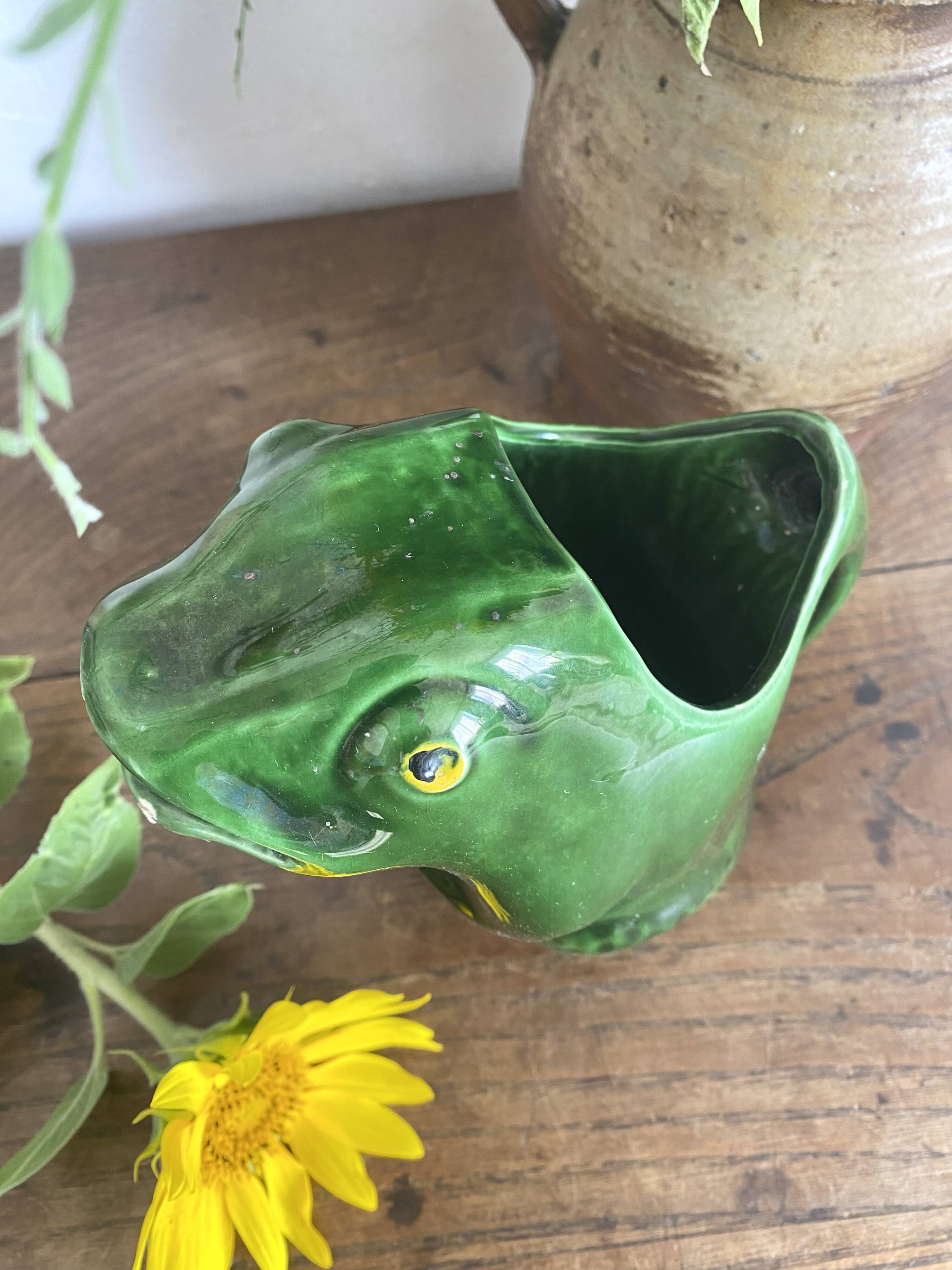Frog jug slip