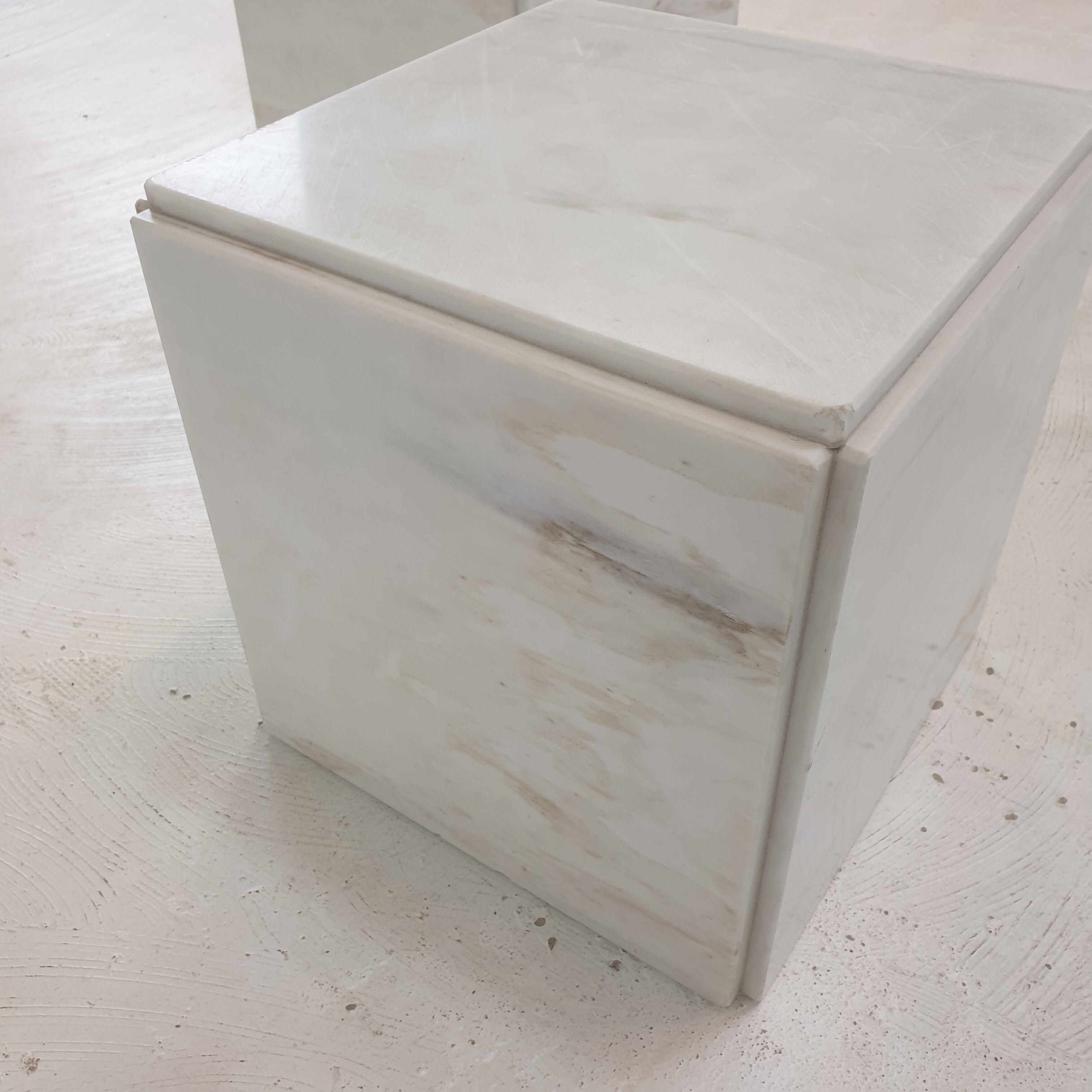 Set of 2 italian marble pedestals or side tables, 1980's