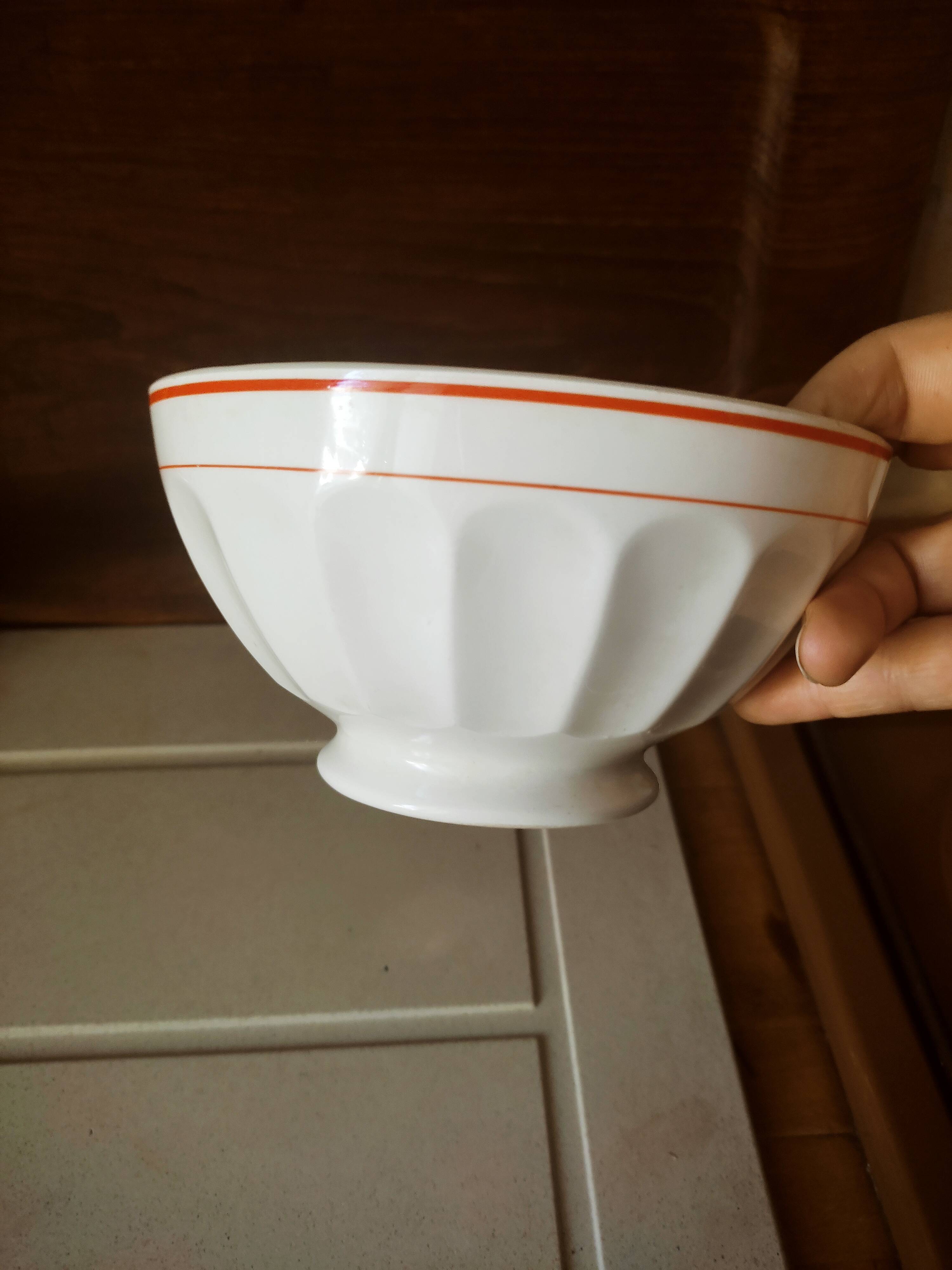 Earthenware ribbed bowl