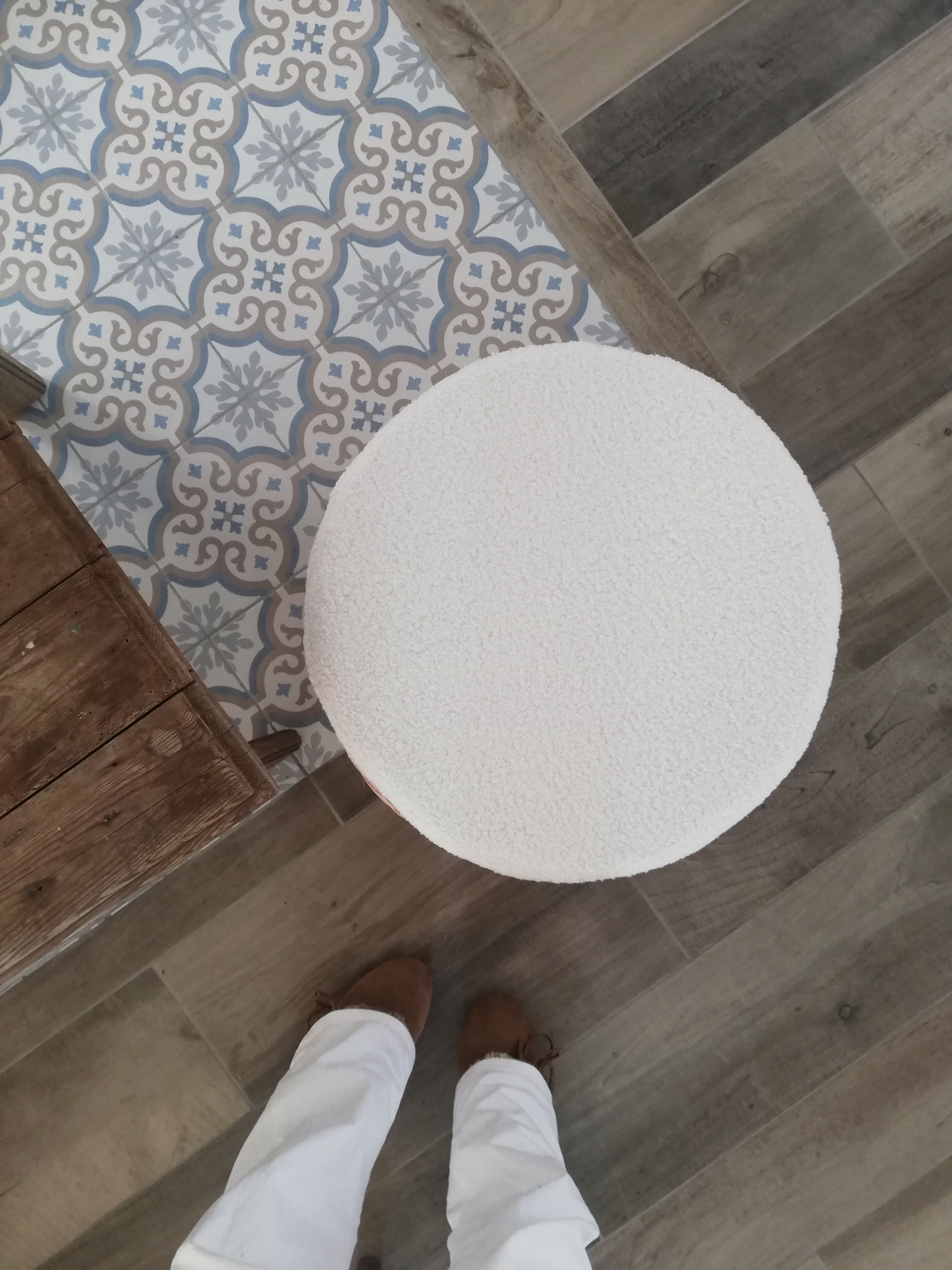 Fabric pouf buckle, end of sofa