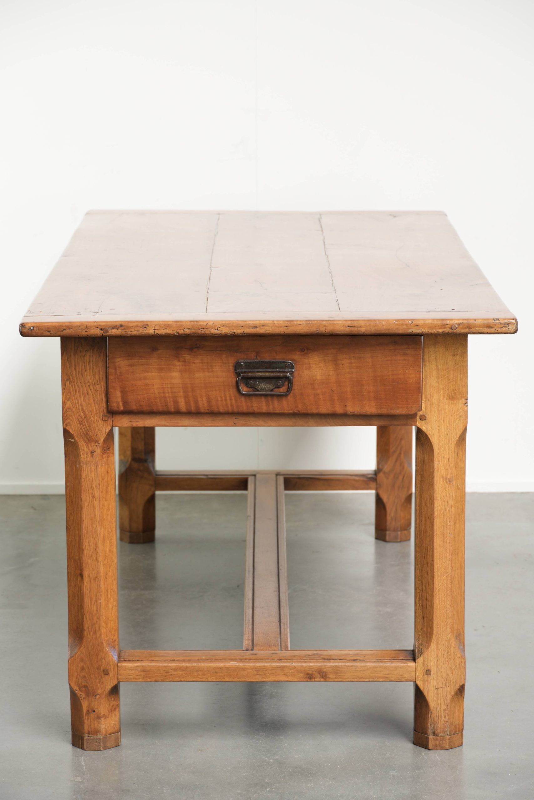 French dining table from the 18th century with a fruitwood top and oak base