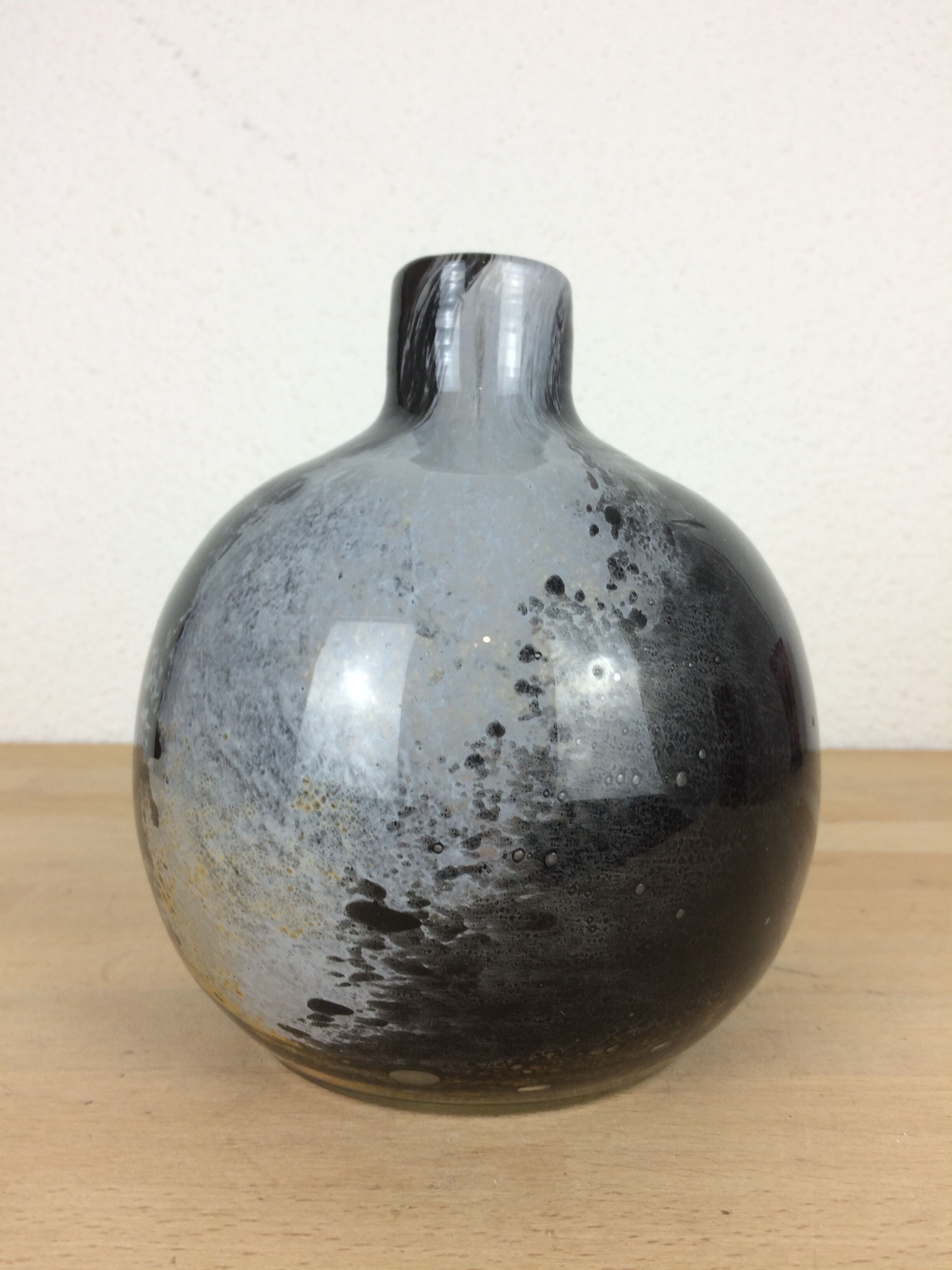 Polychrome ball vase in blown glass