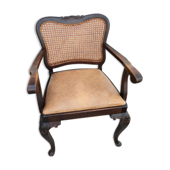 Fluted office chair and leather