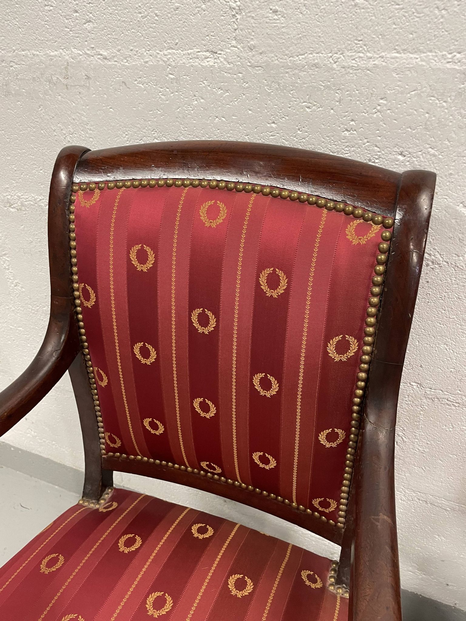 Paire de fauteuils époque empire en acajou et soie