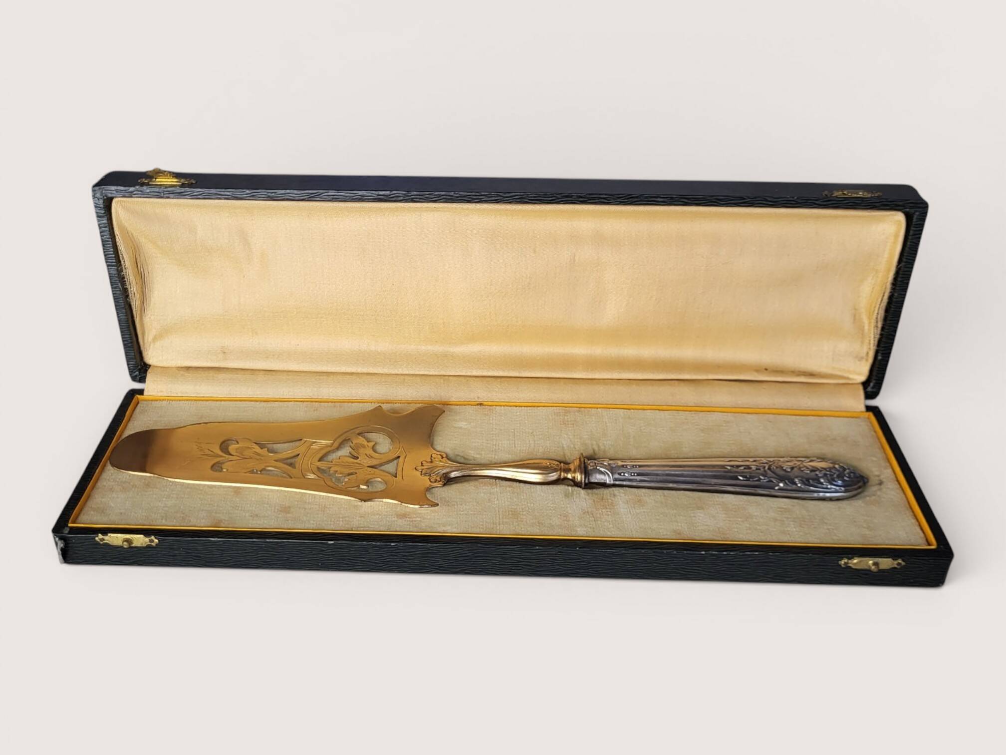 Silver pie server, Brush & Co., Louis XVI, 19th century