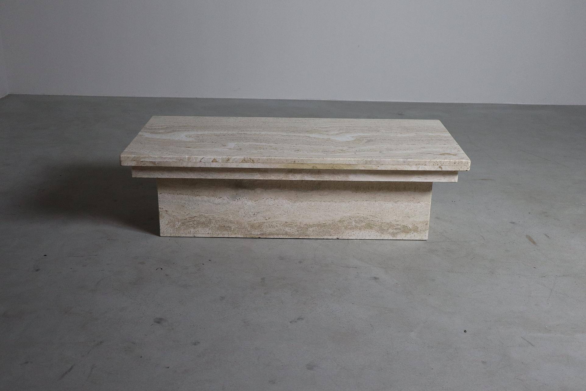 Table basse vintage en travertin, années 1970