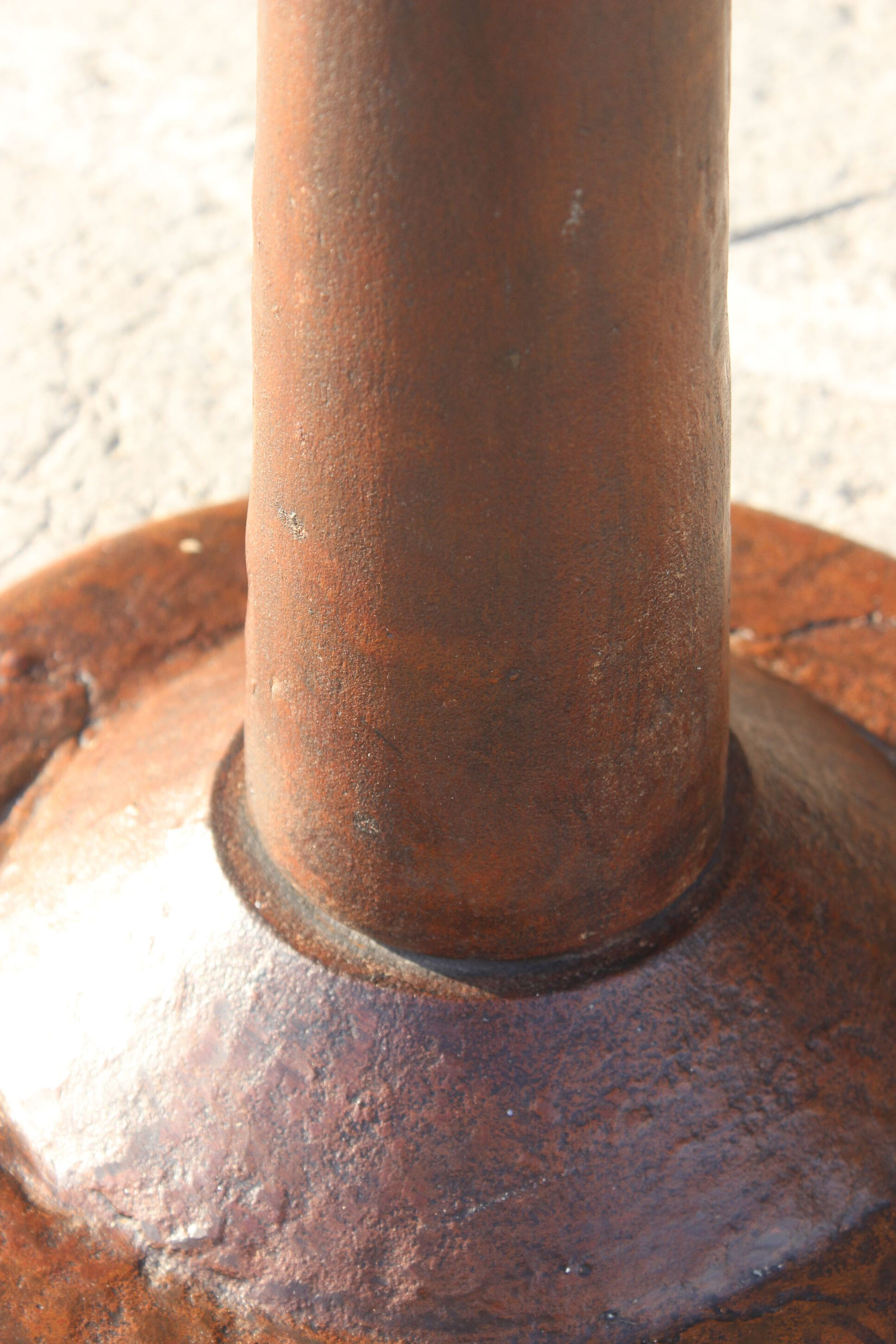 Tabouret vintage en acier et cuir de style industriel