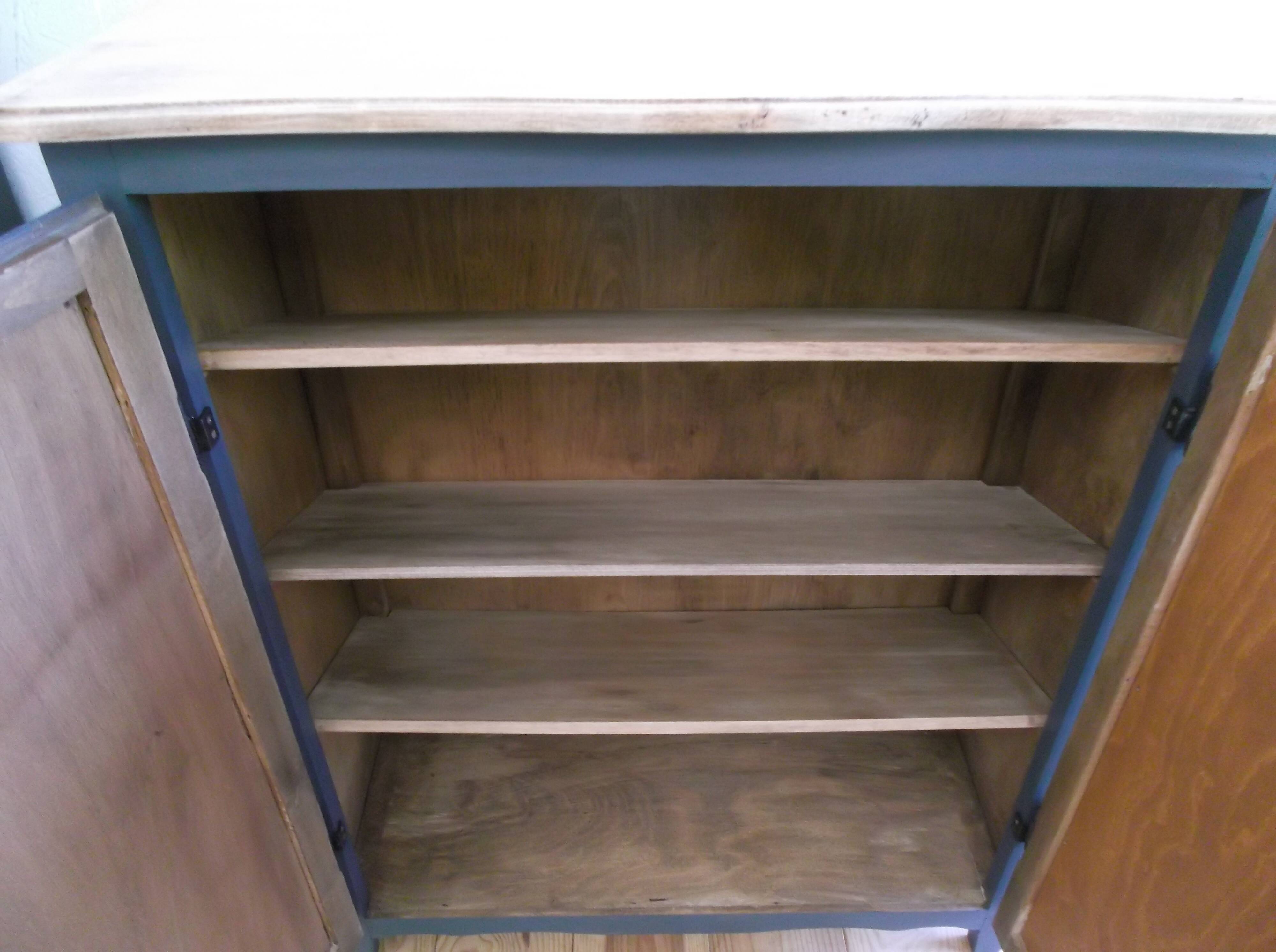 Shoe cabinet