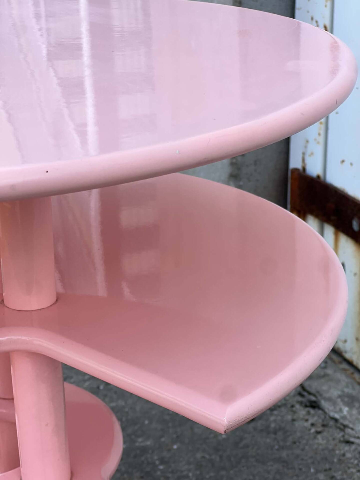 Mini bar dessert from the 80s, Memphis style, light pink lacquered wood.