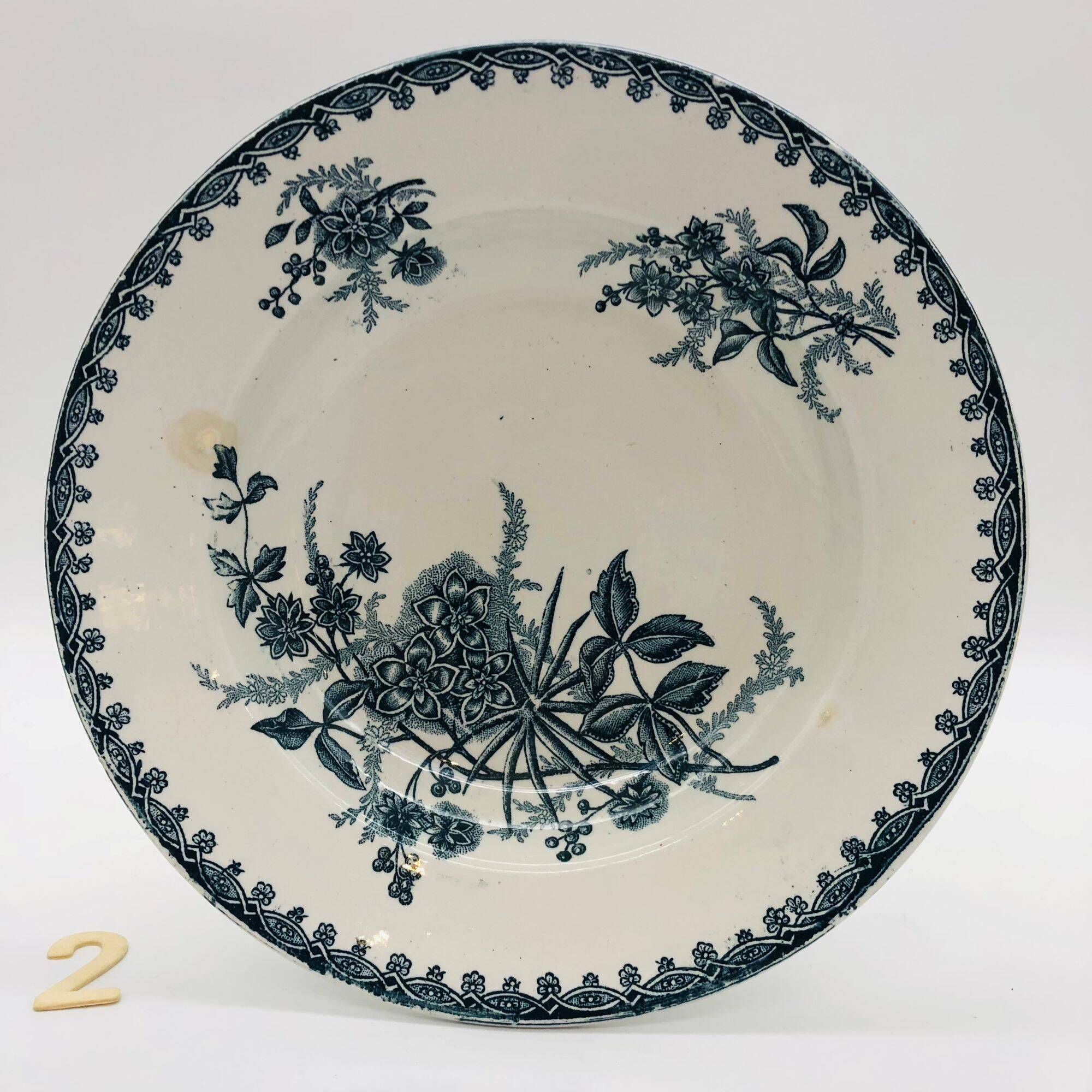 4 deep plates "St-Amandinoise" Model "Margot"