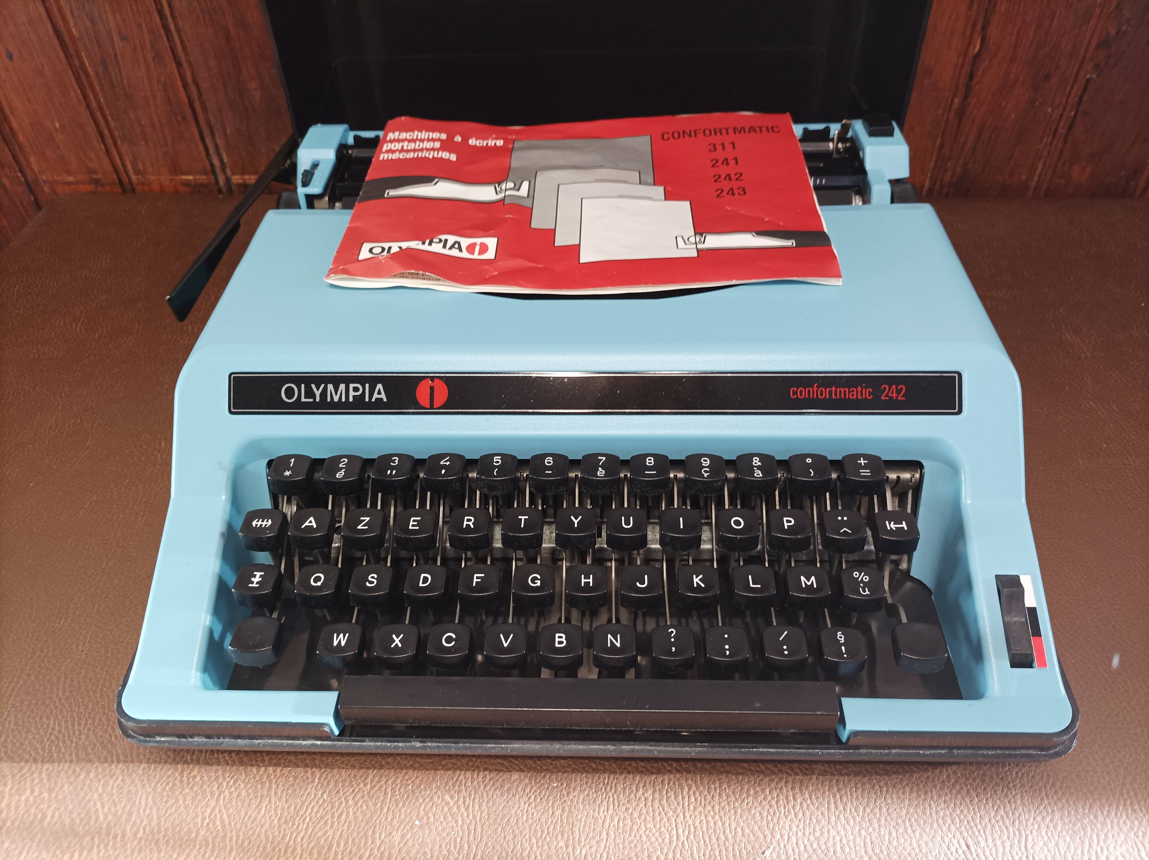 Olympia Conformatic 242 Pastel Blue like new