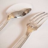 Silver plated metal service: 12 soup spoons, 12 forks and ladle.