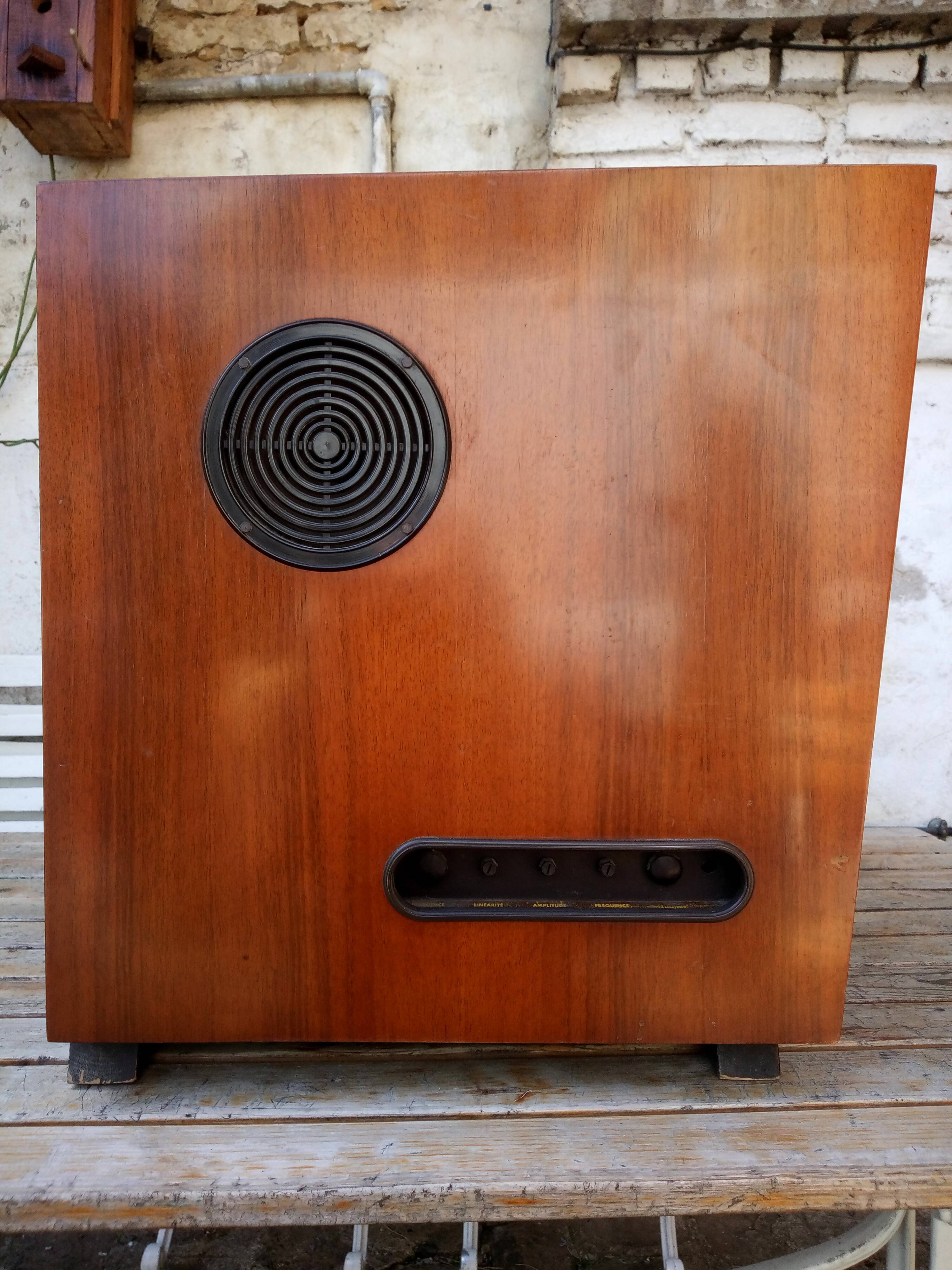 Tv in wood and glass