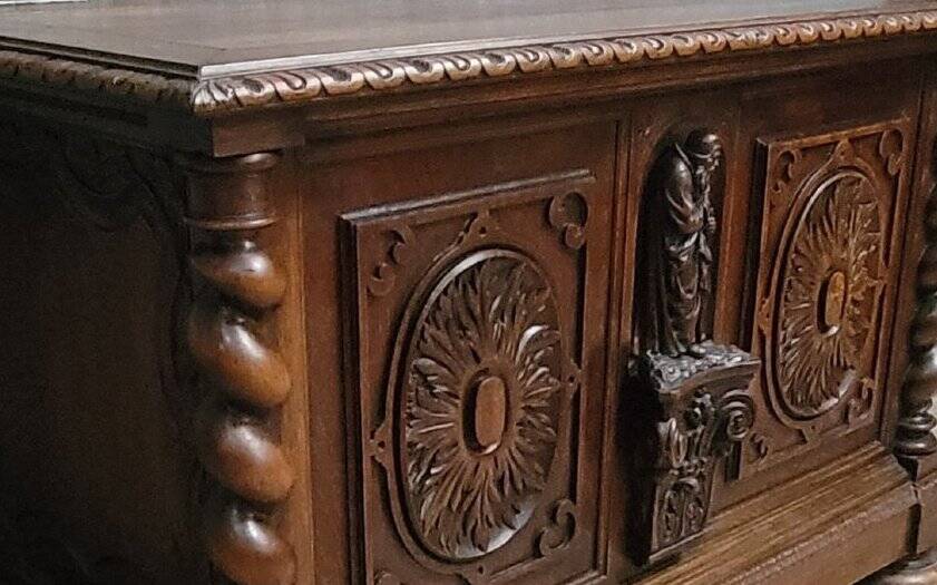 Carved wooden chest with twisted columns – Renaissance style