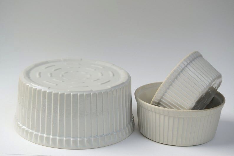 Set of 3 porcelain ramekins