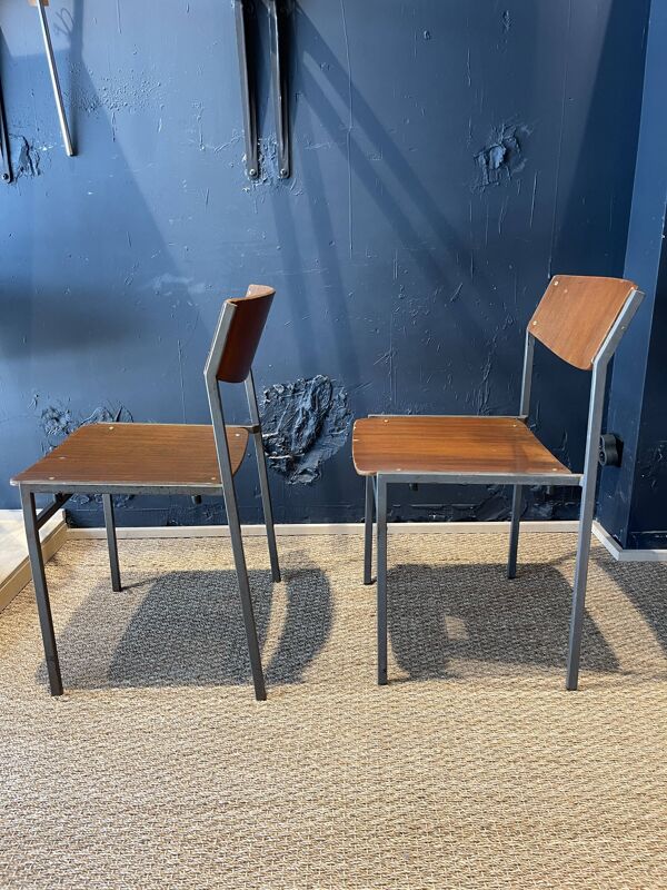 Paire de chaises Gijs Van Der Sluis bois et pieds acier gris taupe Pays Bas