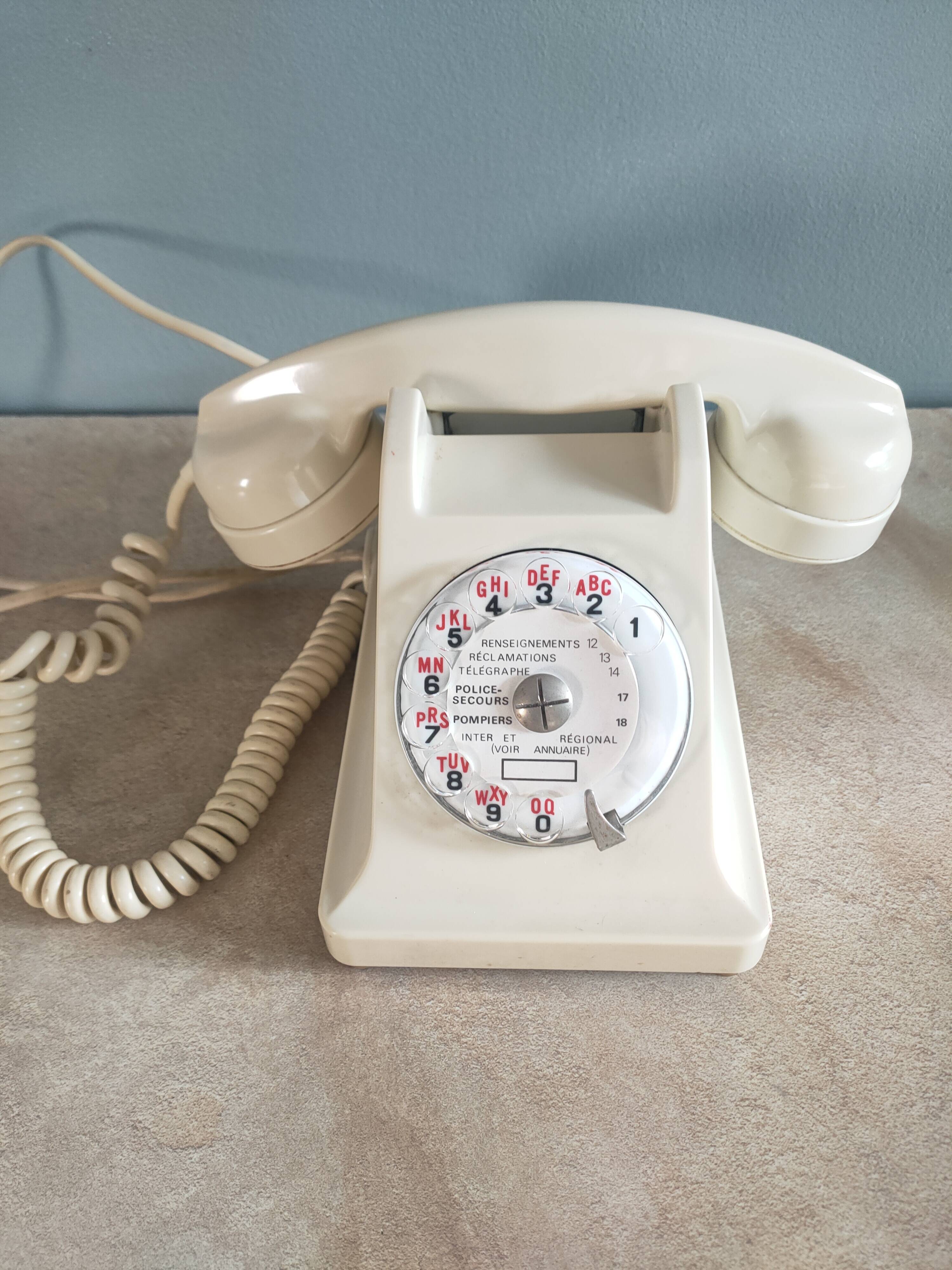 telephone from the 50s in beige bakelite