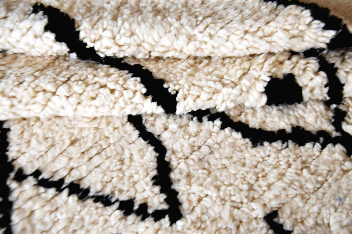 Azilal Moroccan Berber rug 250 x 146 cm New