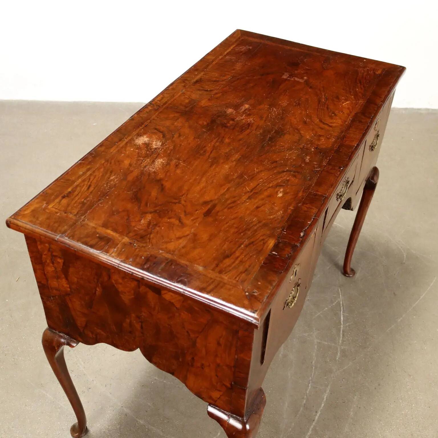 Antique Chippendale writing desk in walnut, oak, and fir, 18th century.