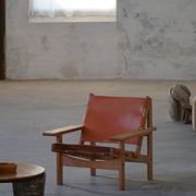 Pair of oak and leather hunting chairs by Kurt Østervig, modern Danish style from the 1960s.
