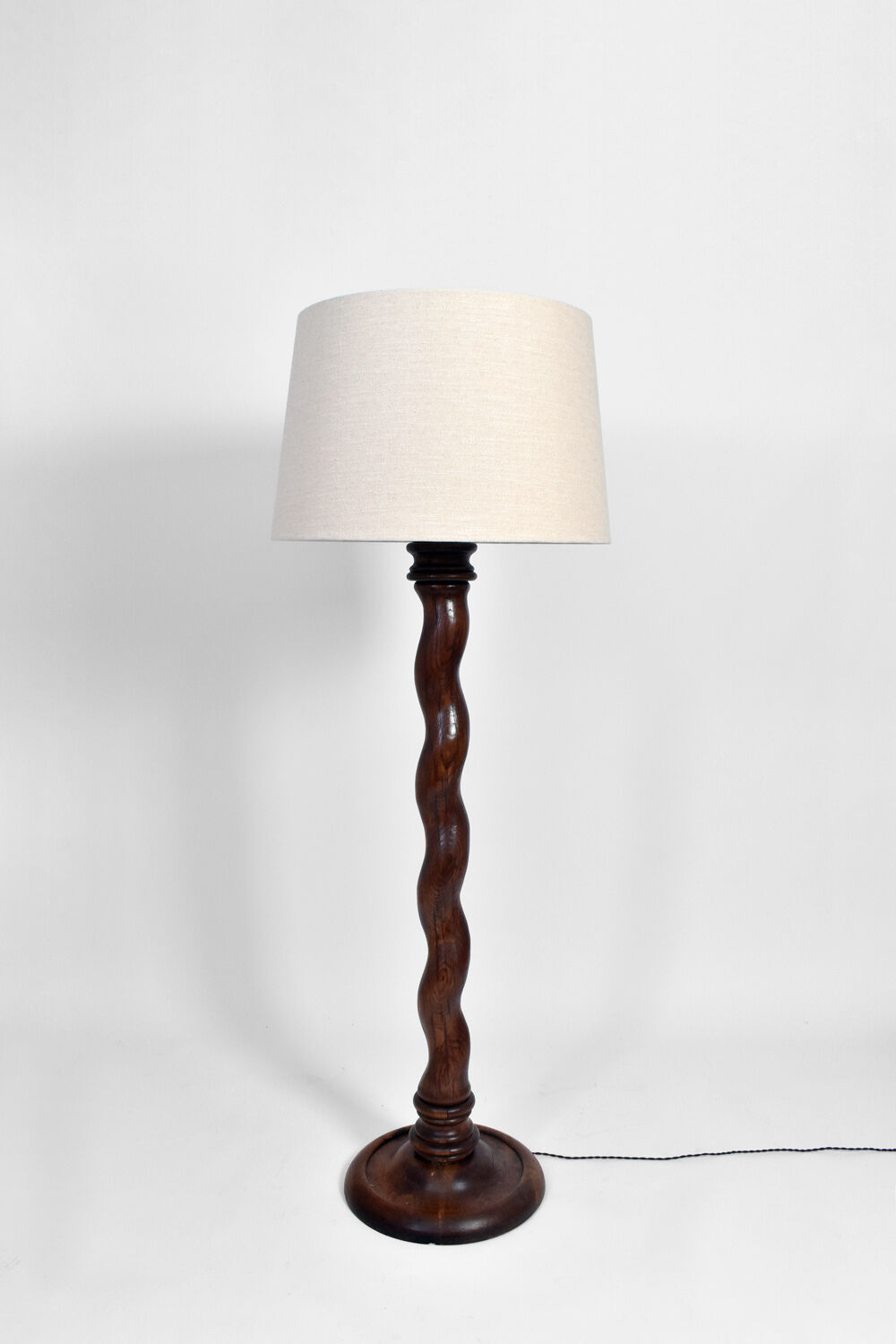 Pair of wooden floor lamps, 1920s.