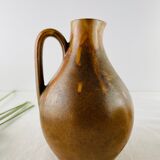 Vase en grès ancien forme aiguière marron signé Denbac