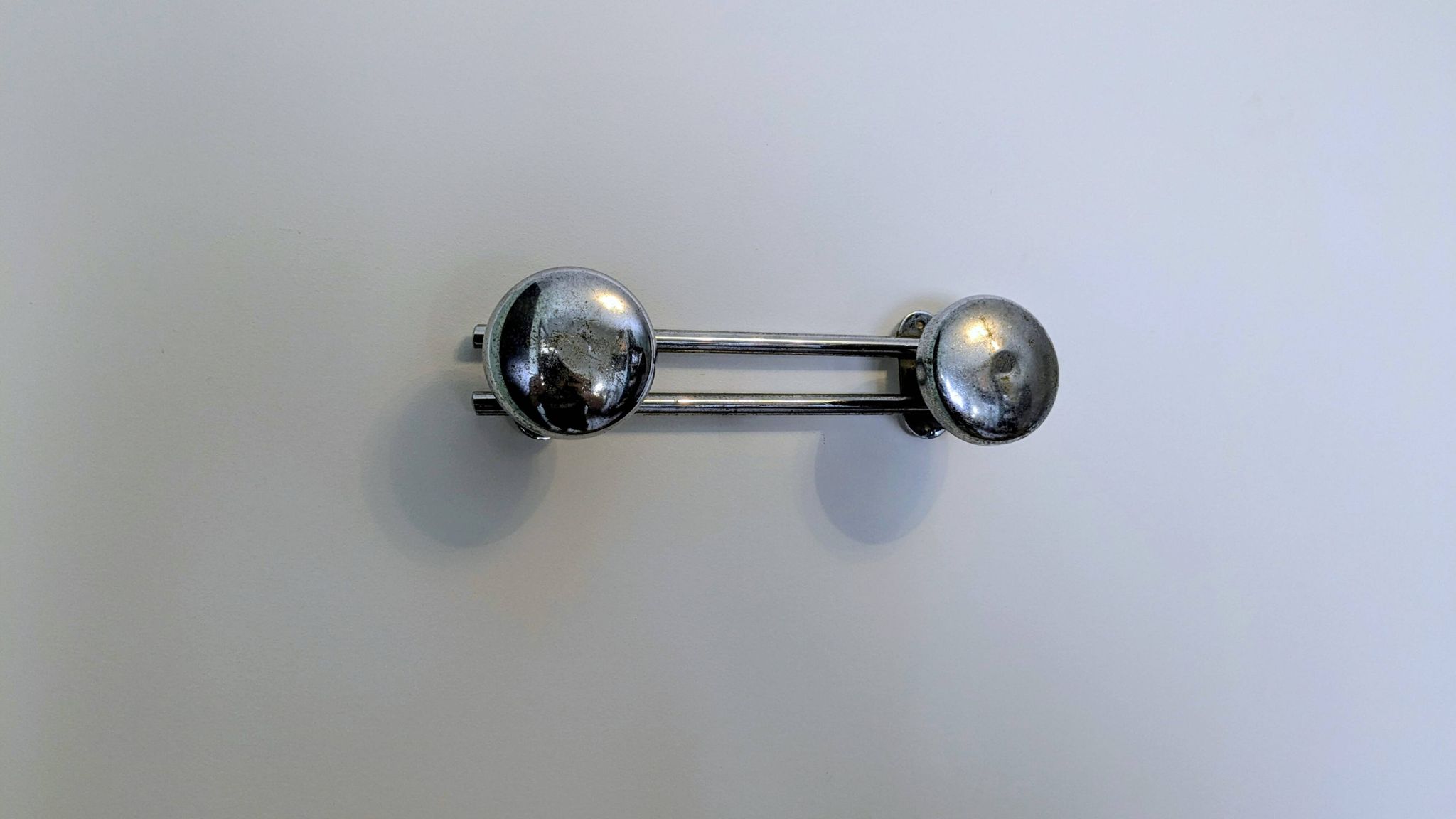Double wall hook in chrome metal, vintage style.