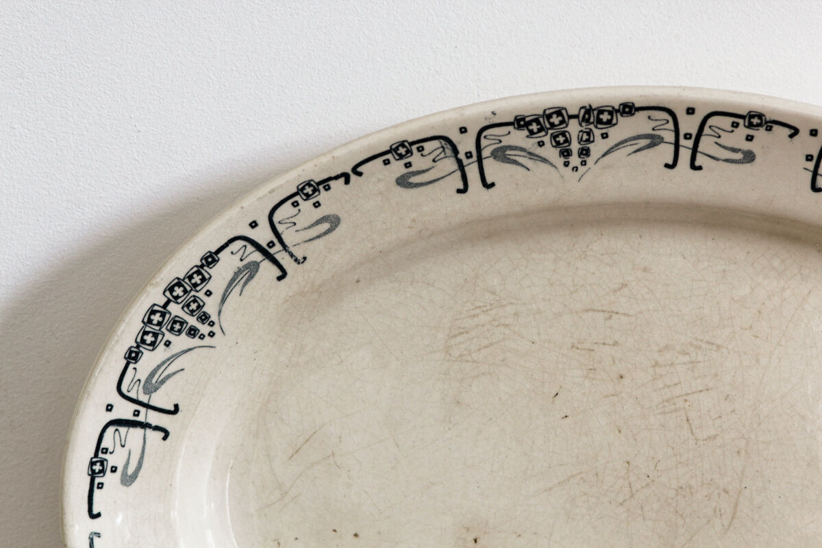 Pair of longchamp earthenware dishes, iron earth,