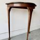 Table d'appoint demi-lune vintage avec garniture en laiton